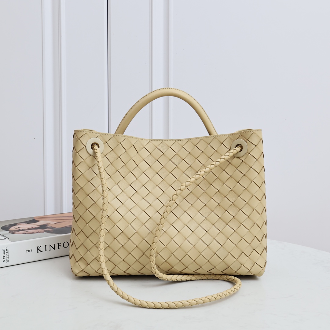 Bottega Ecru Medium Andiamo Top handle bag