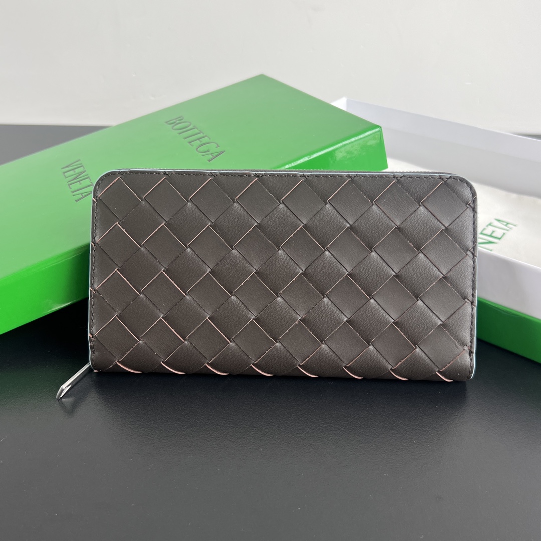 Bottega Veneta Large Zippy Around Wallet Wallet in Chocolate Intreccio Leather