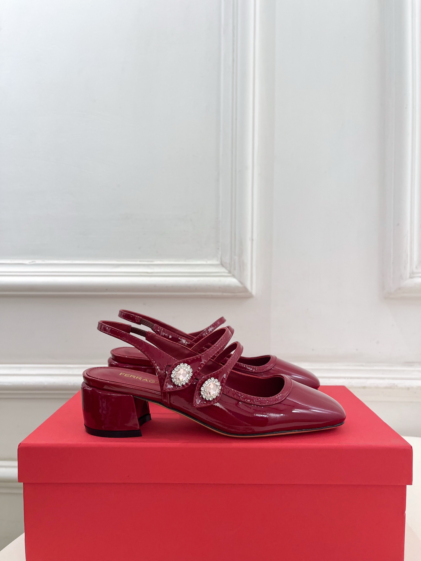 Ferragamo Shiny Leather Slingback