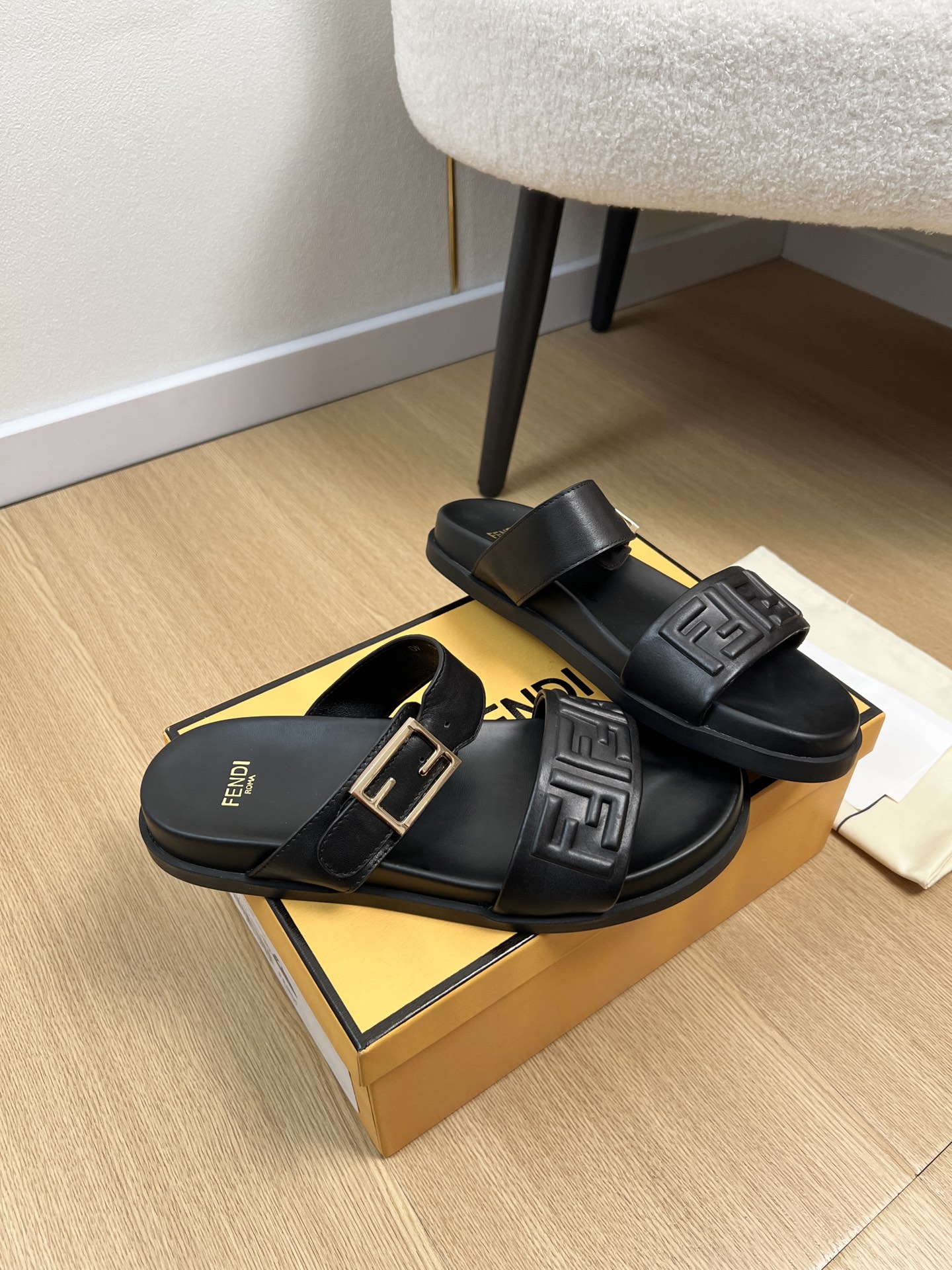 Fendi FF BaguettUnisex Sandal