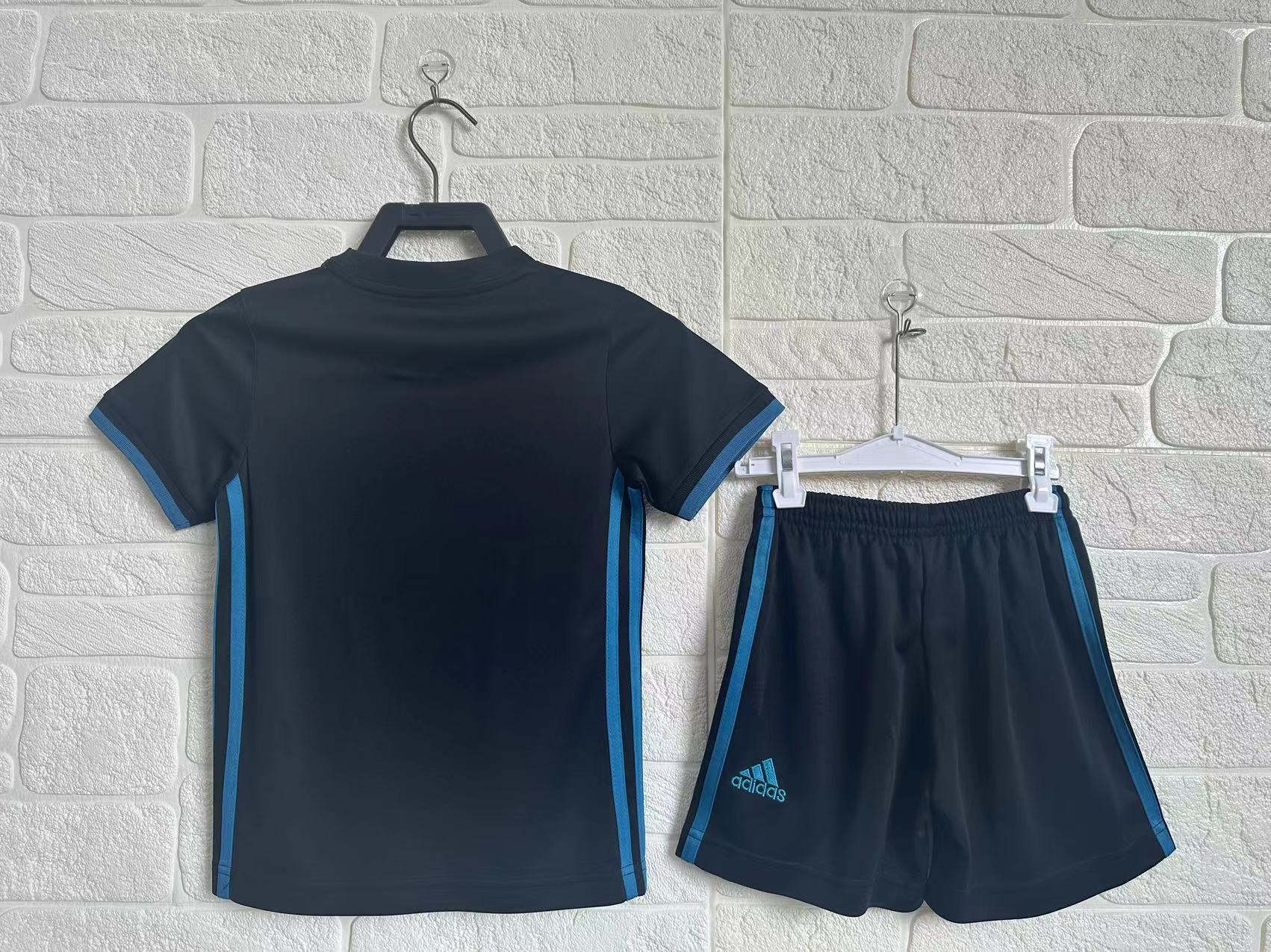 Real Madrid Away Retro Kids Suit 2017/18