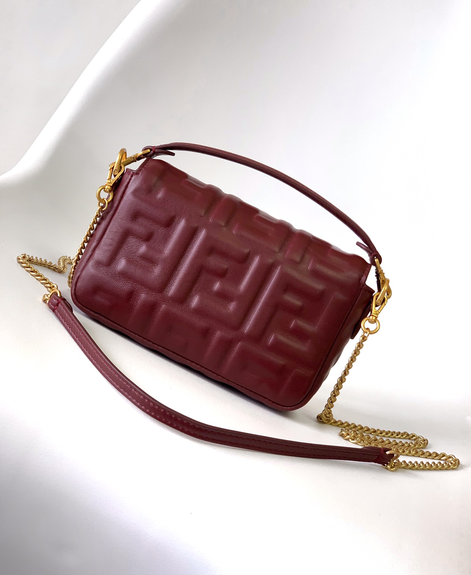 Fendi Iconic Mini Baguette Chain Leather Bag-Burgundy