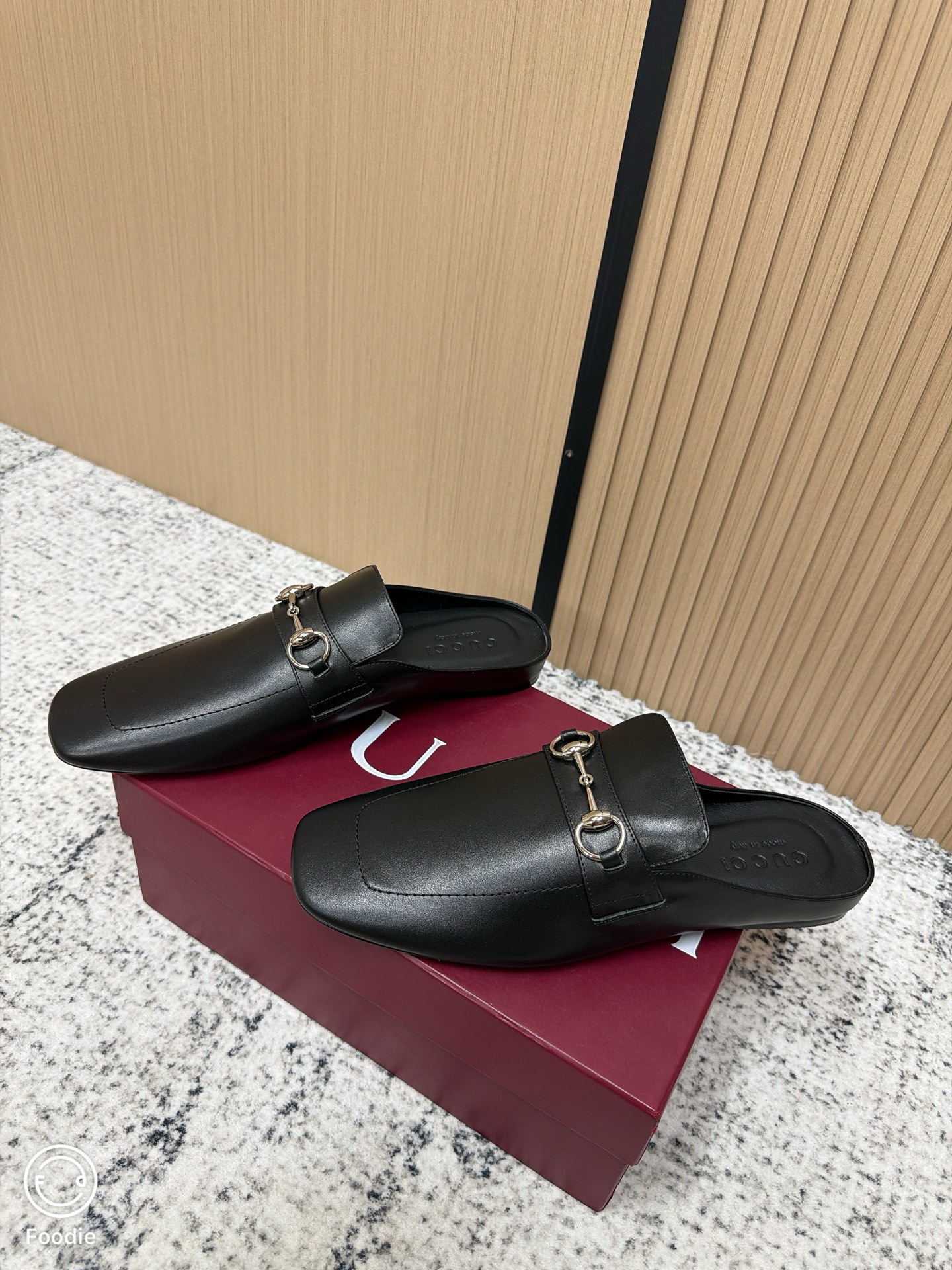Gucci Jordann Unisex Leather Mules in Black