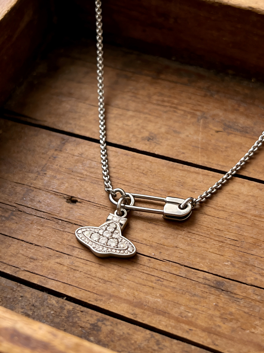 Chic Silver Saturn Safety Pin Choker, Retro Planet Charm Necklace, Statement Accessory