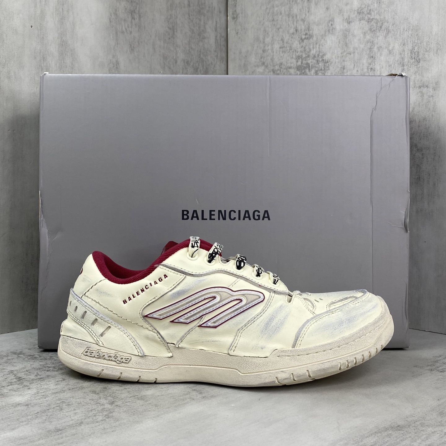 Balenciaga Balenciaga Hamptons Worn-Out Unisex Sneaker