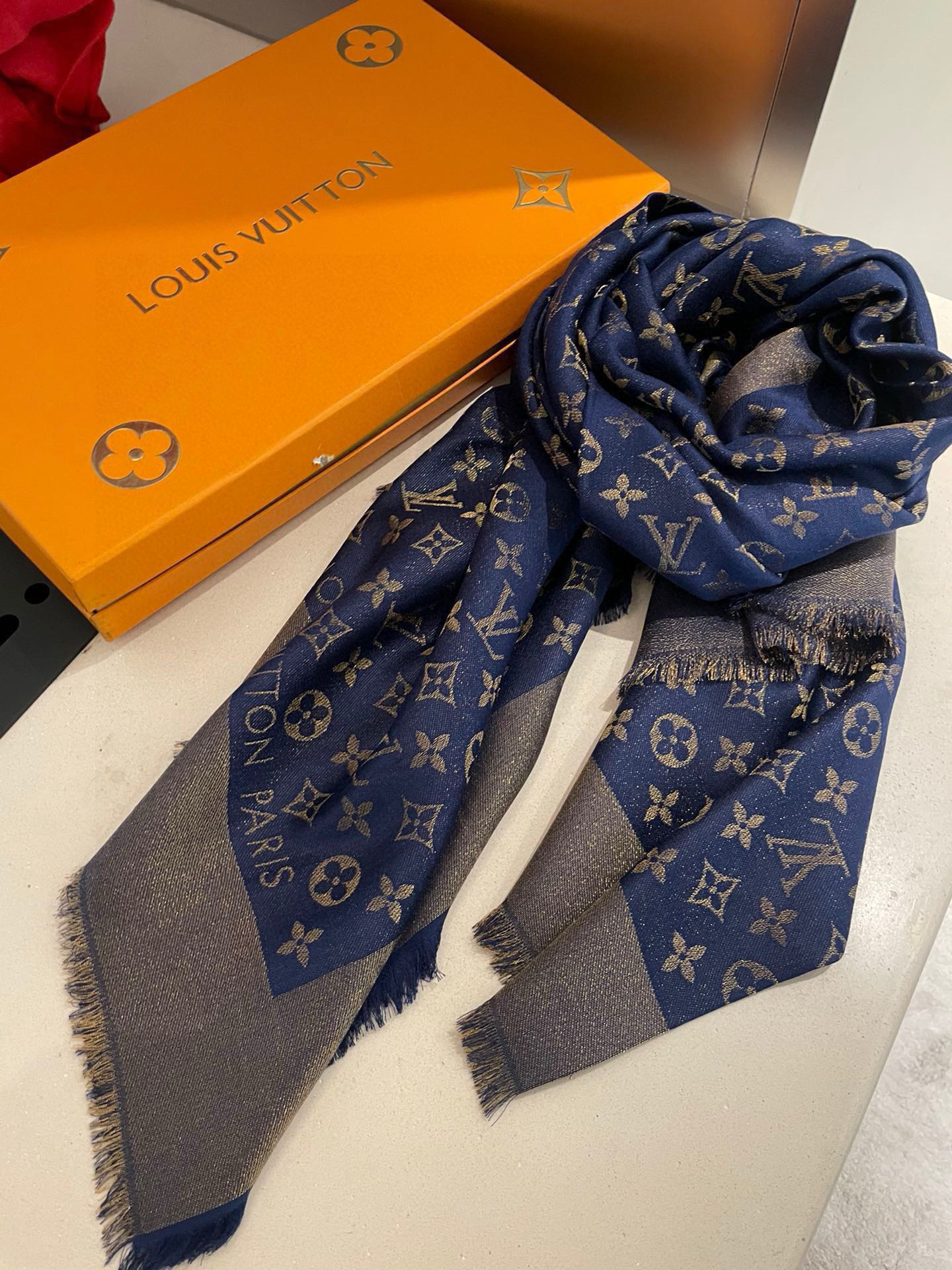 LV Classic Monogram Shine Shawl