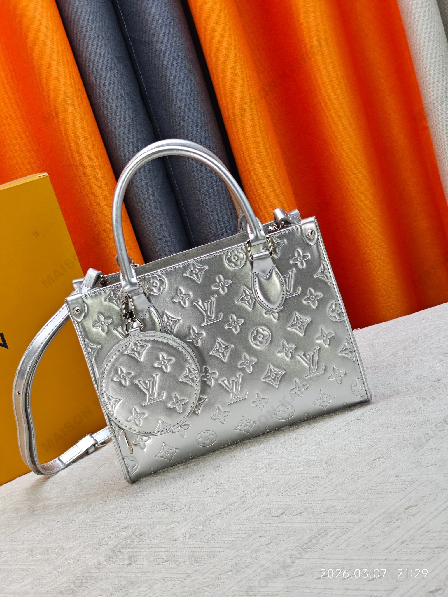 Louis Vuitton LV OnTheGo PM/MM Metallic Silver Monogram Embossed Leather Top Handle Tote Bag - KAIROO