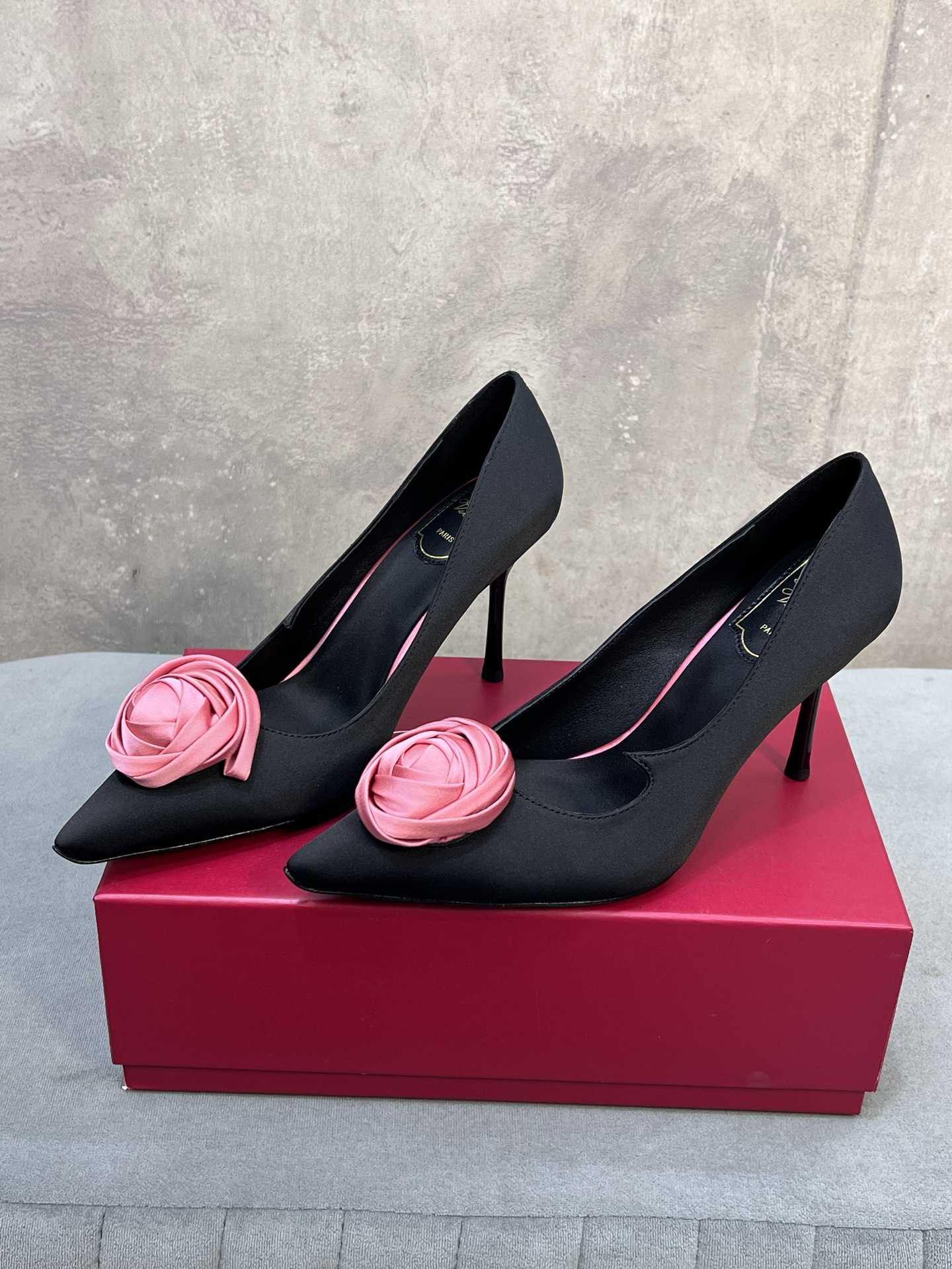 Roger Vivier Rose Vivier Lace Pump