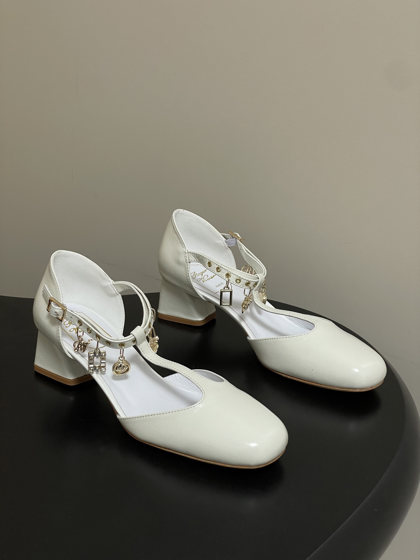 Roger Vivier TresVivier Shiny leather Pump