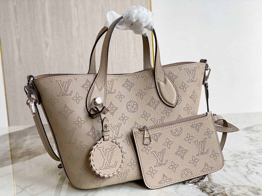 Louis Vuitton LV Blossom PM M21849