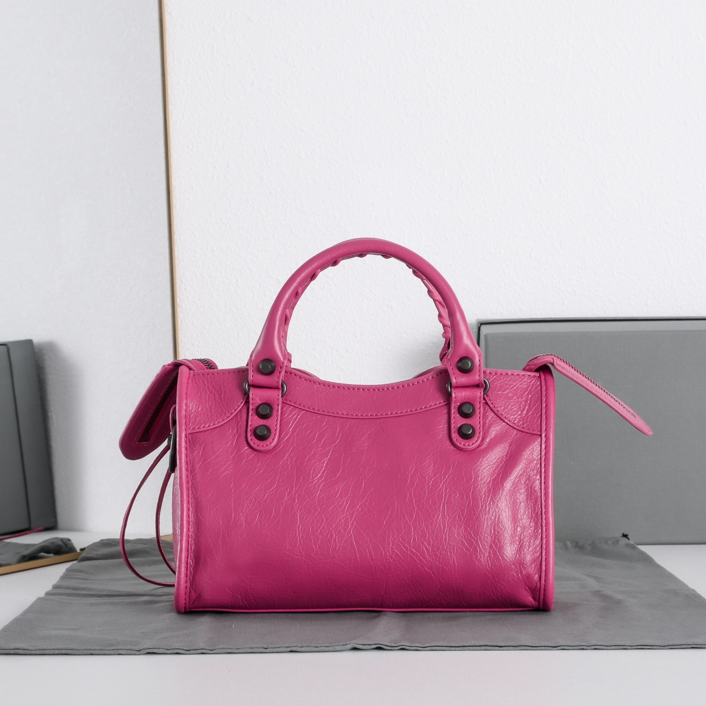 𝐁alenciaga Le City Bag Small in Azalee Lambskin