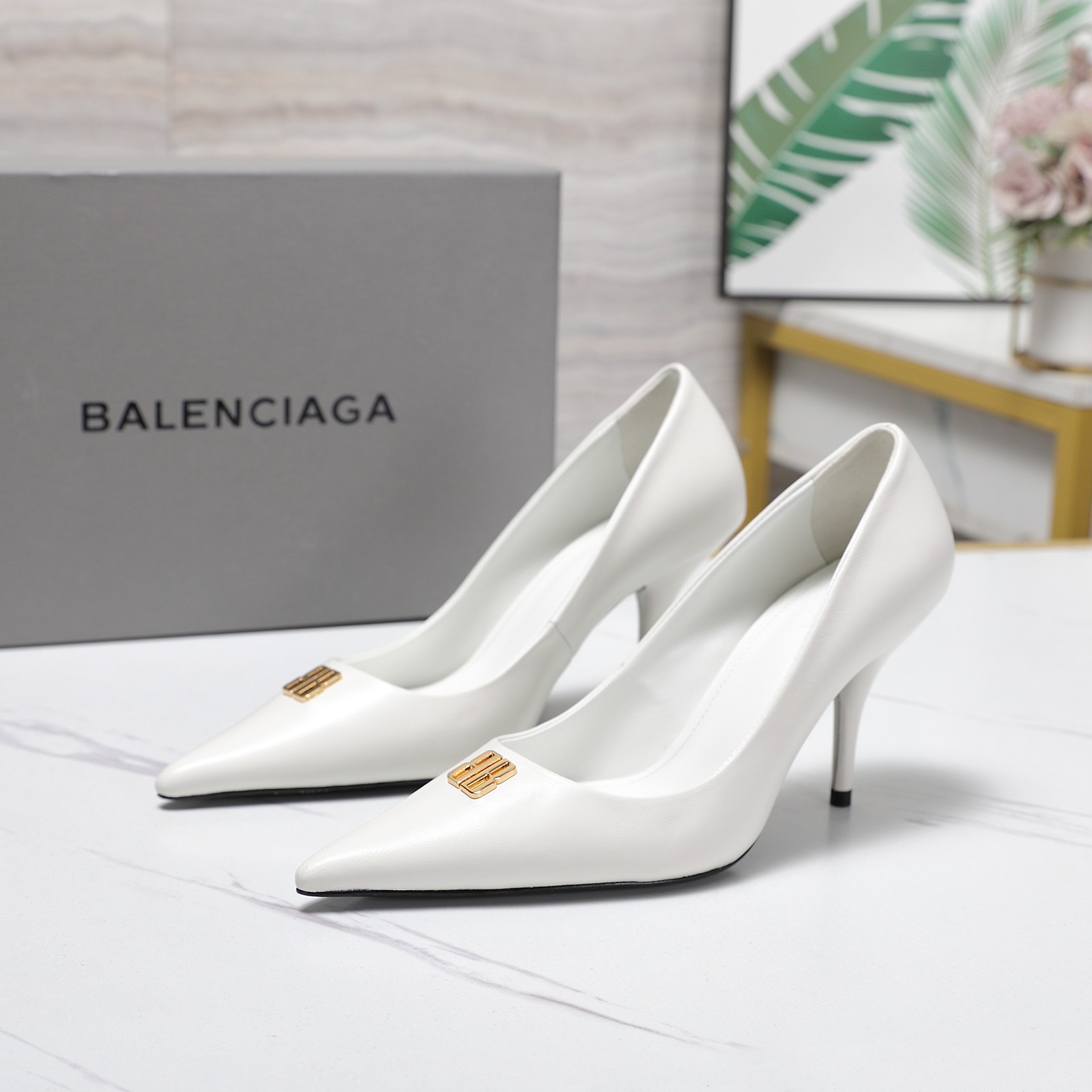 Balenciaga Women's Avenue BB Editor Pump in White
