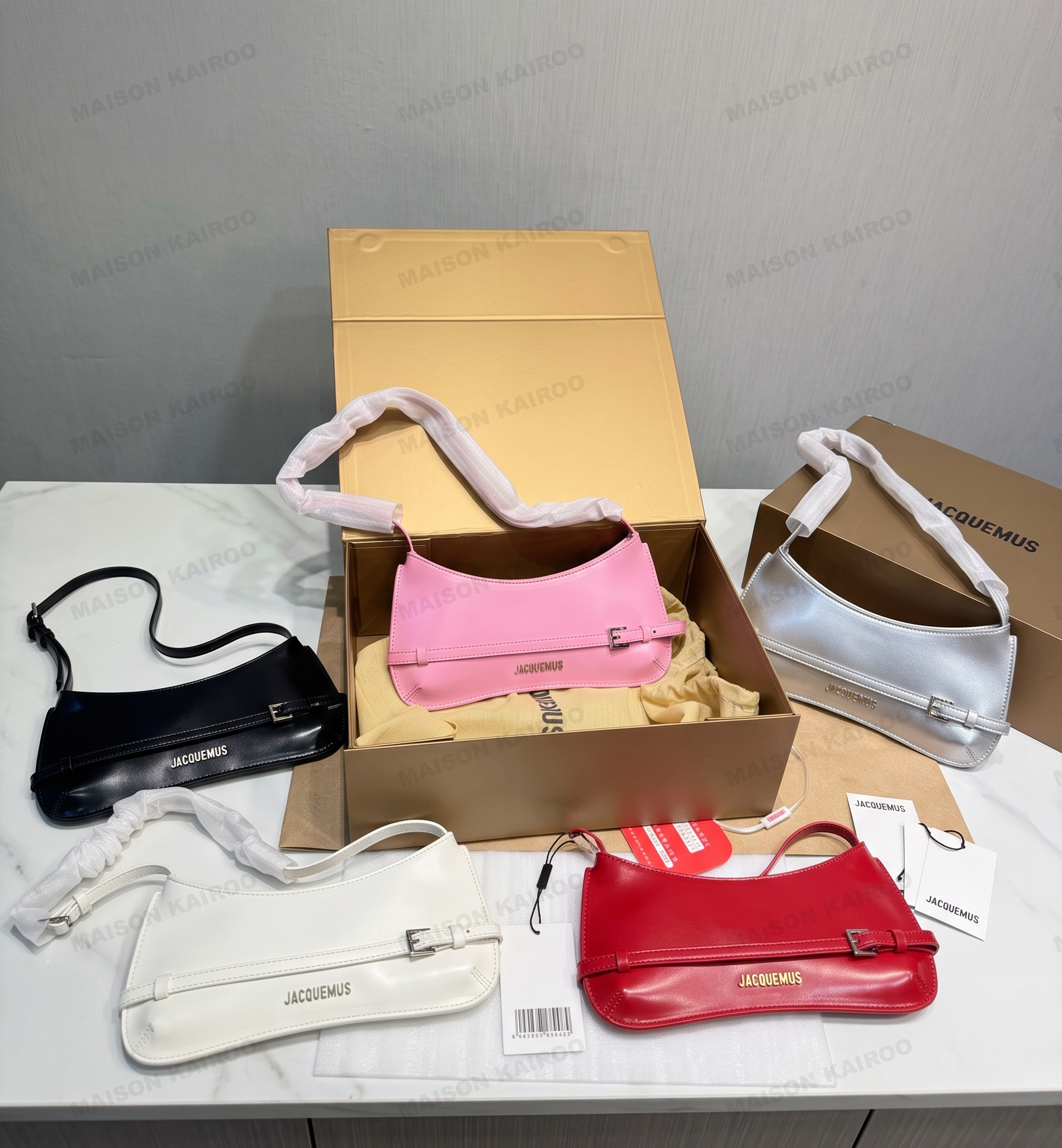 Jacquemus Le Bisou Ceinture Gloss Smooth Leather Belted Detail Hobo Shoulder Bag - KAIROO