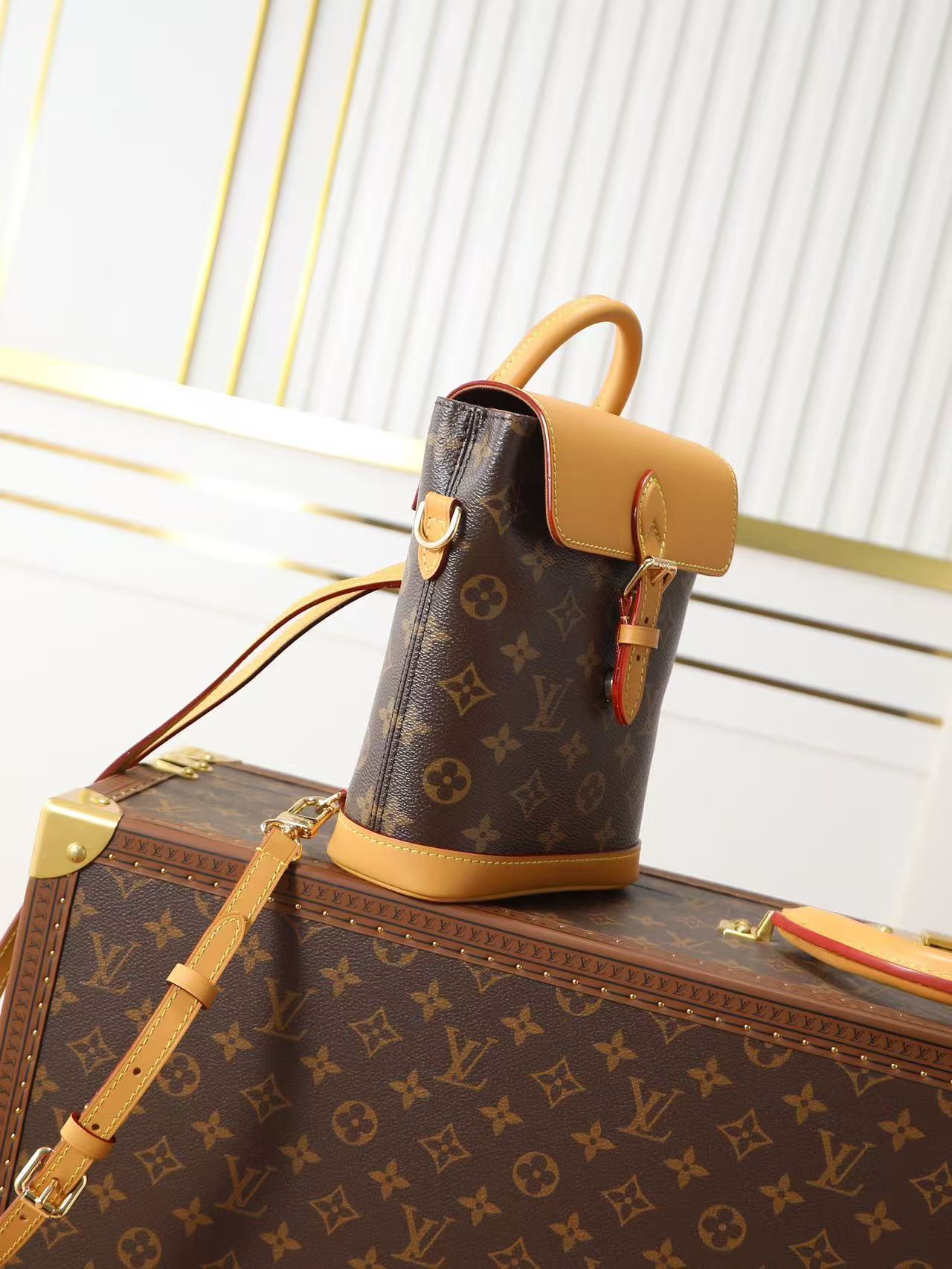 Louis Vuitton LV SOHO