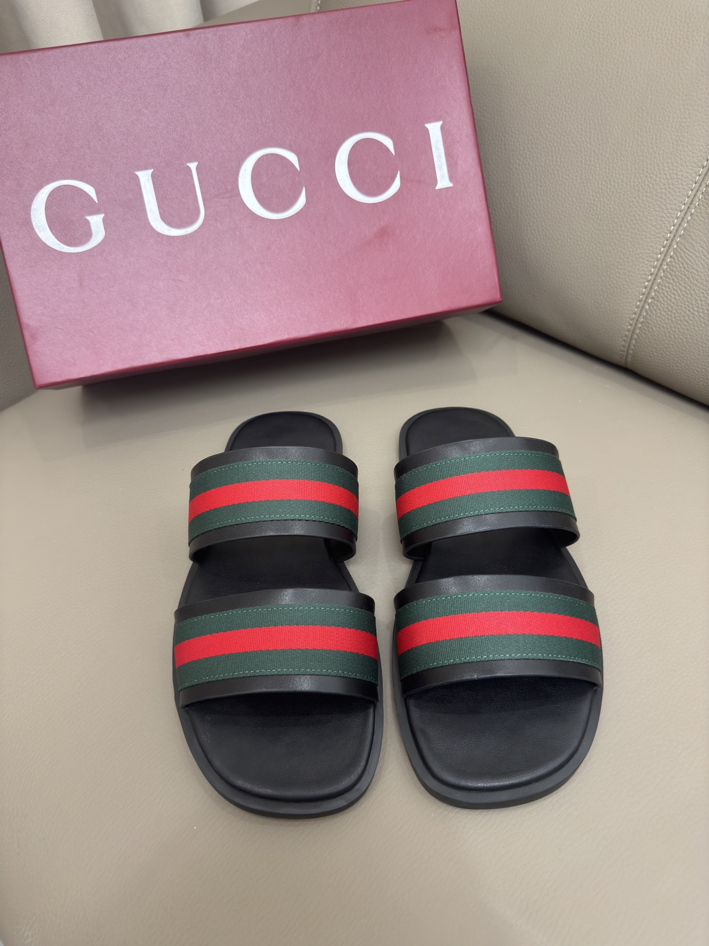 Men's Gucci slide sandal