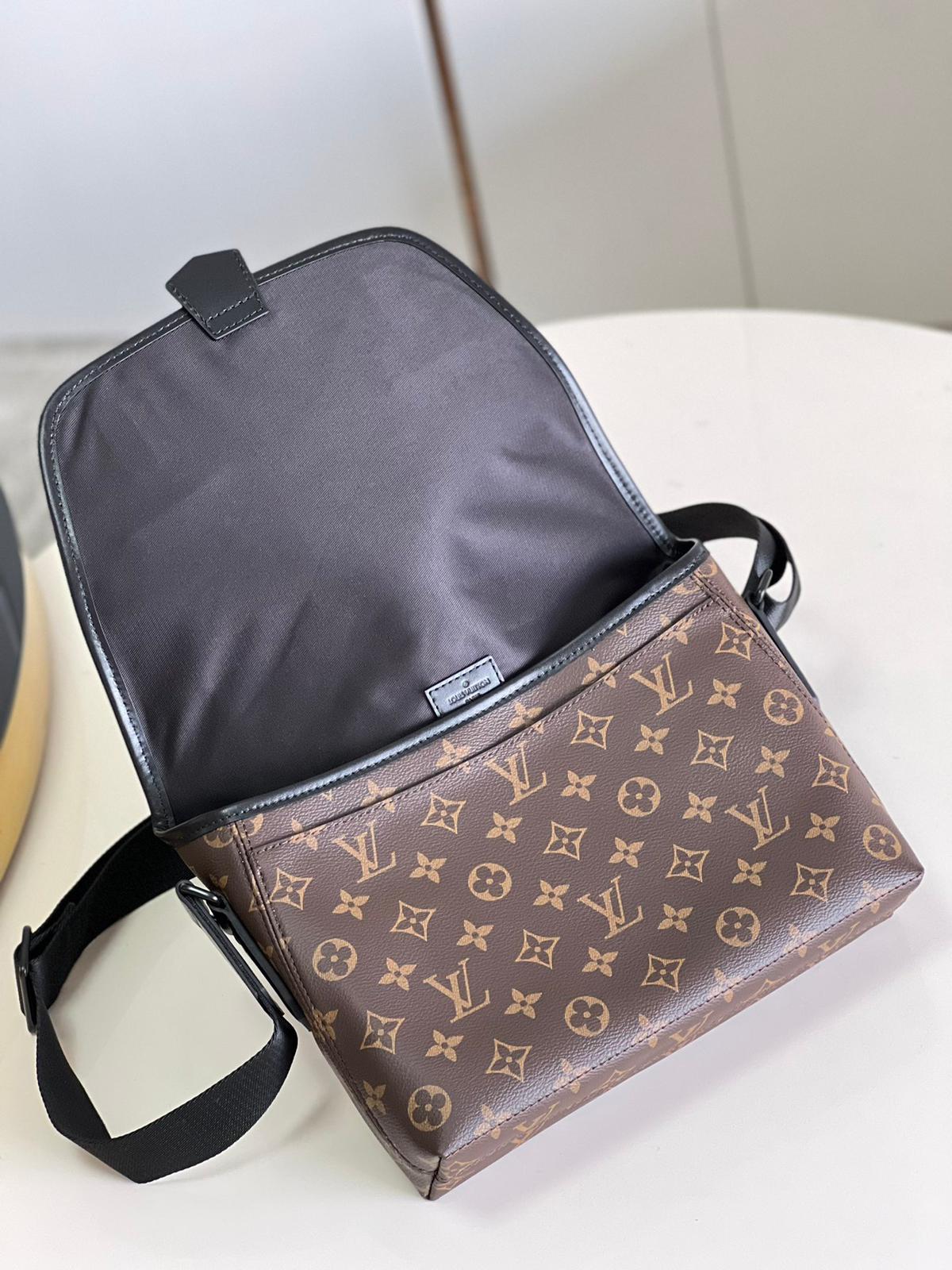 Louis Vuitton monogram messenger bag