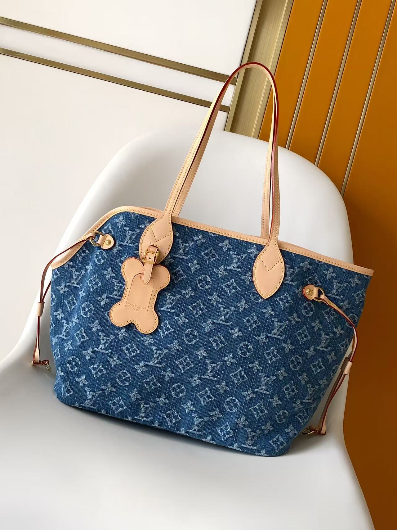 M28052 LV Neverwoof MM in Blue Monogram Denim