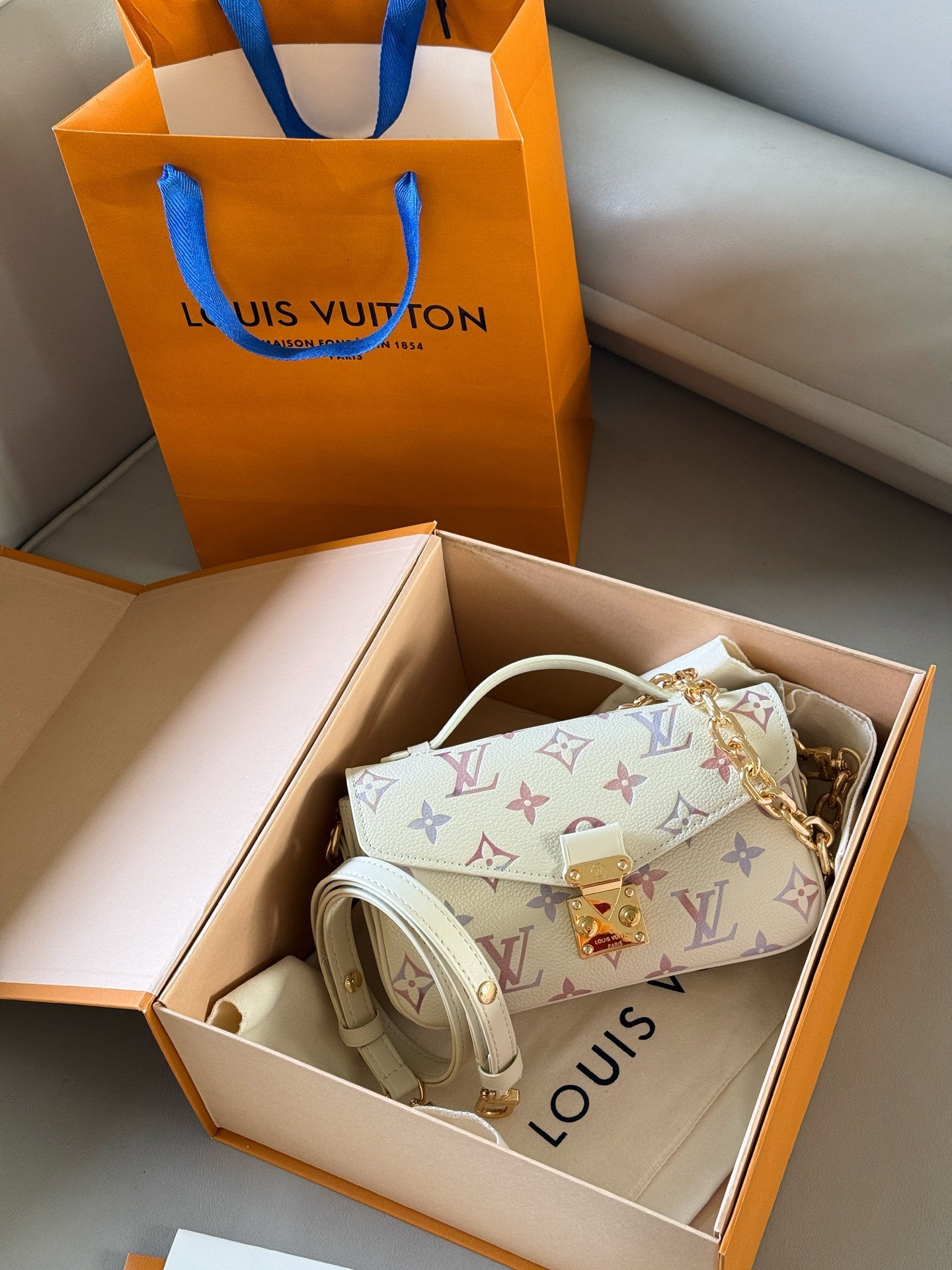 Louis Vuitton S-Lock Pochette Metis Gradient Purple Monogram Leather Flap Shoulder Bag - KAIROO