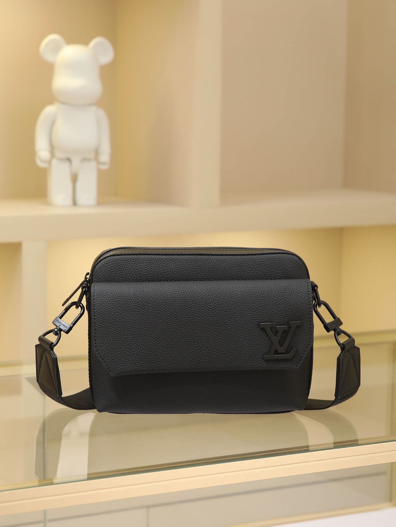 Louis Vuitton LV Men Fastline Messenger Bag Black