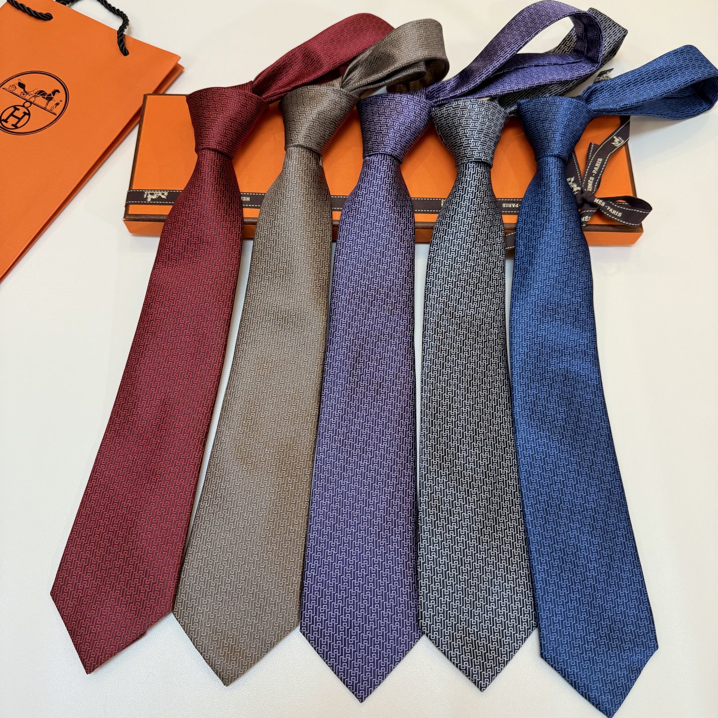 Hermès Classic H-Pattern Silk Tie - Essential for Business Elites - KAIROO