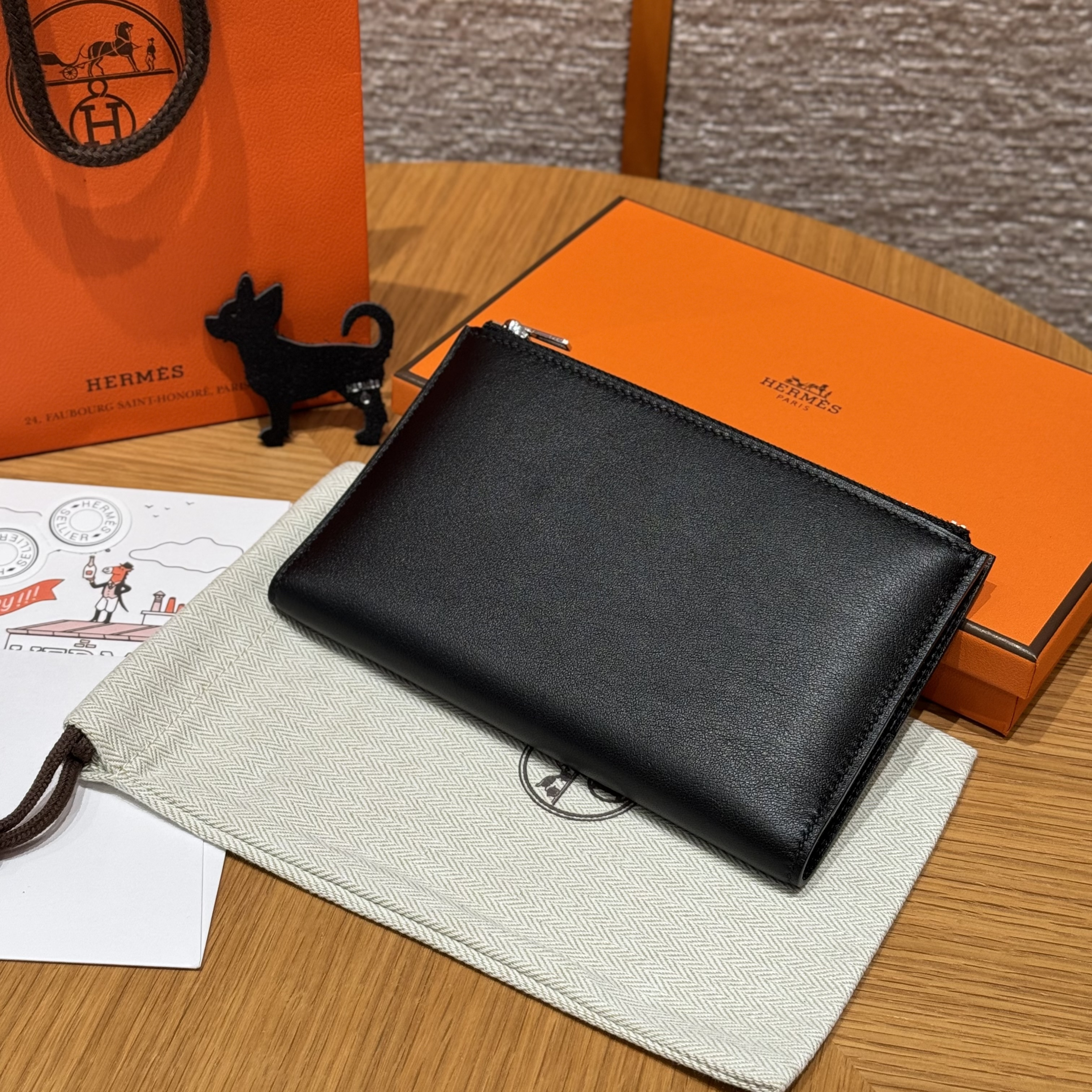 Hermes Black Swift Eazip PM verso book cover