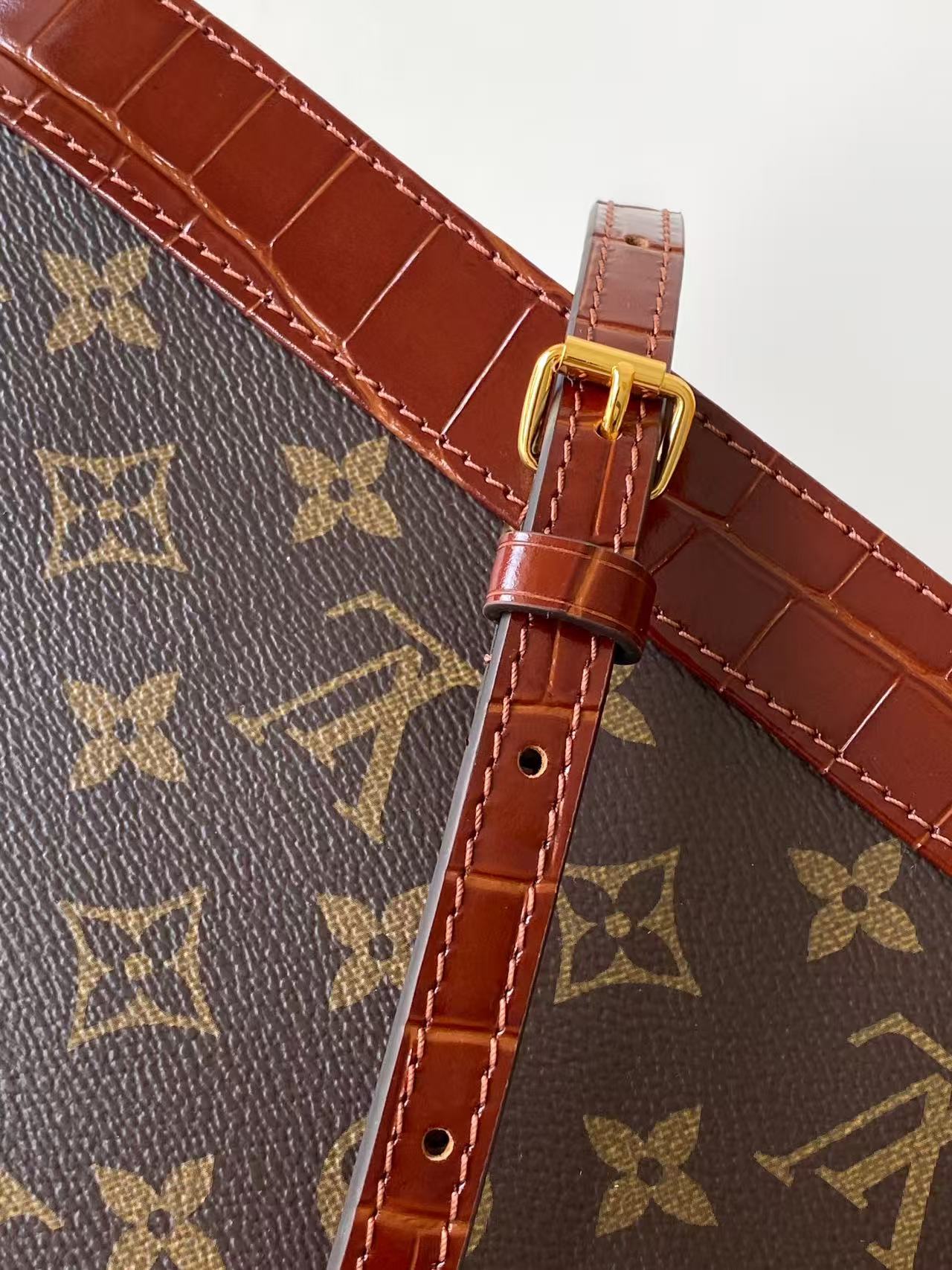 Louis Vuitton Crocodile Pattern Small Shell Bag Alma BB Handbag