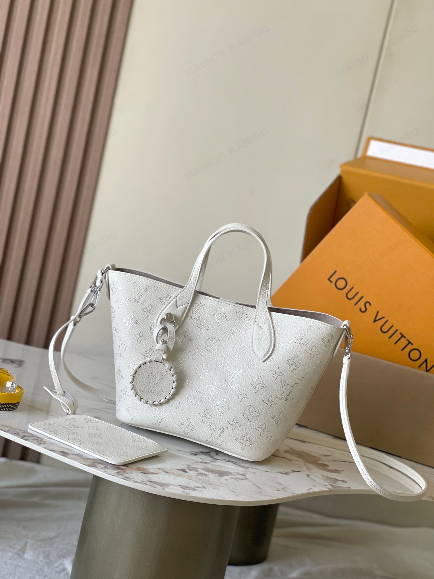 【10A】Louis Vuitton LV Mahina Blossom PM White Silver Glitter Monogram Leather Basket Handle Tote Bag - KAIROO