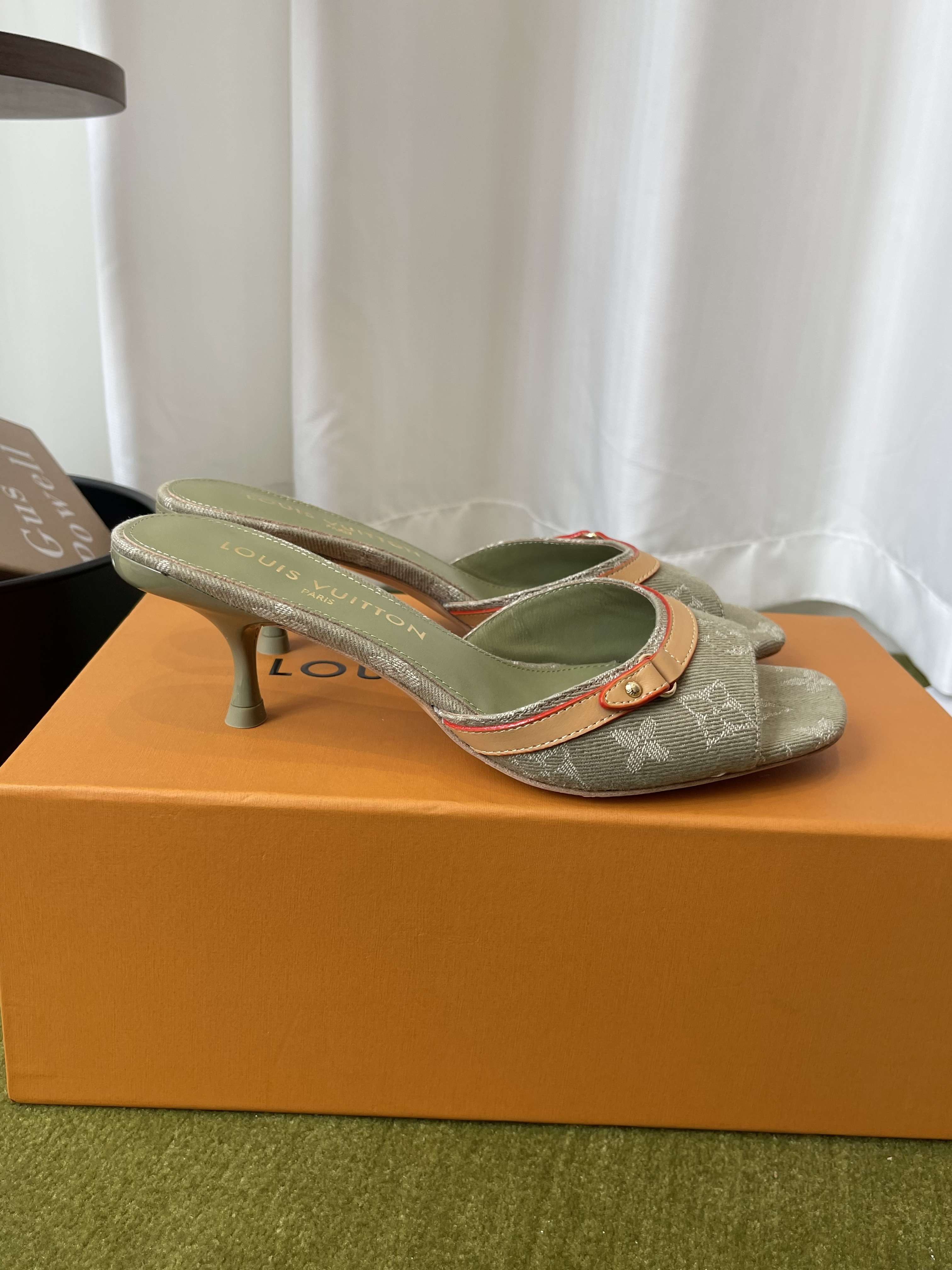 Women's  LV 6AM Slides