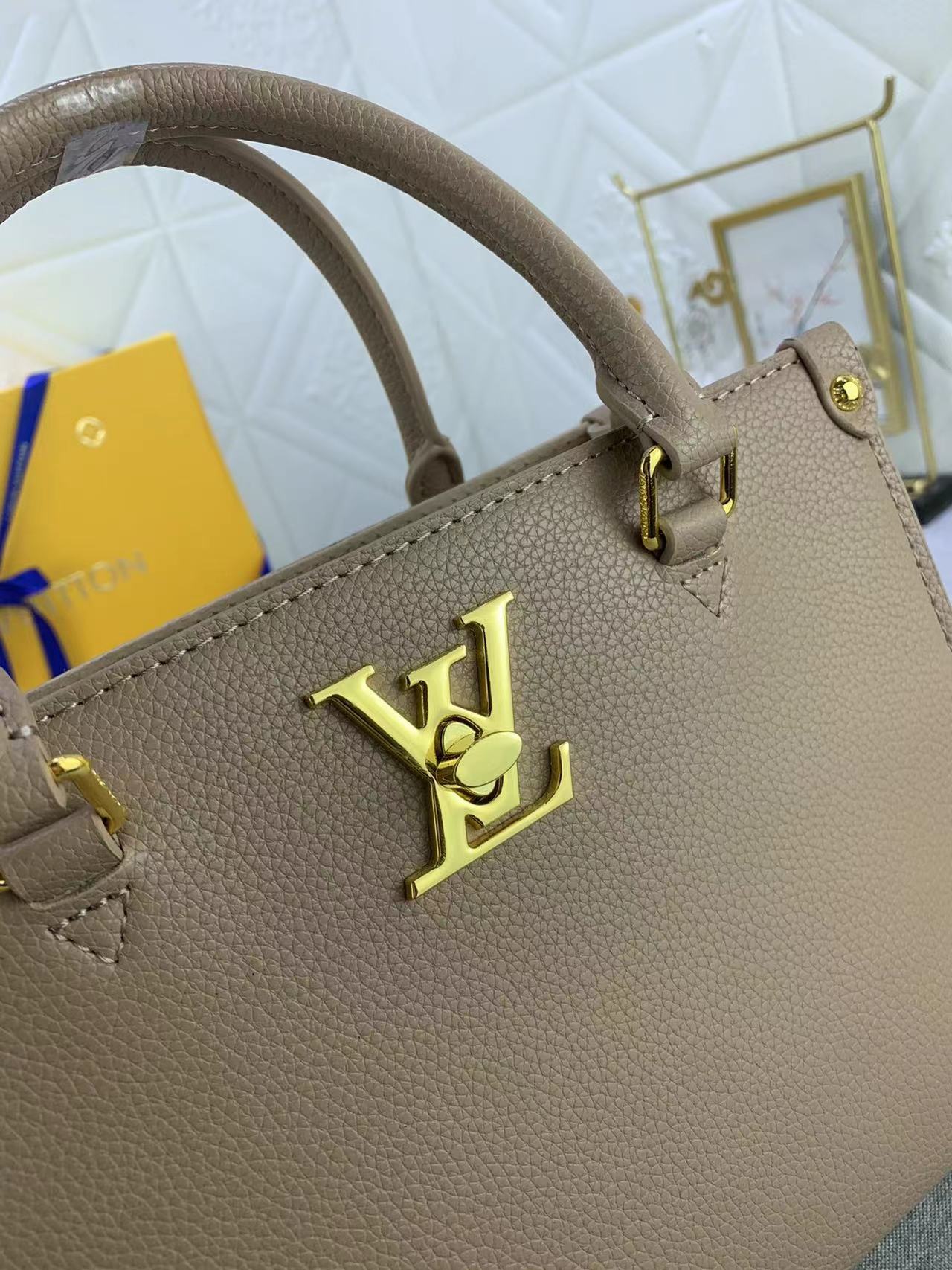 Louis Vuitton LV Business & Travel Bags Lock & Go