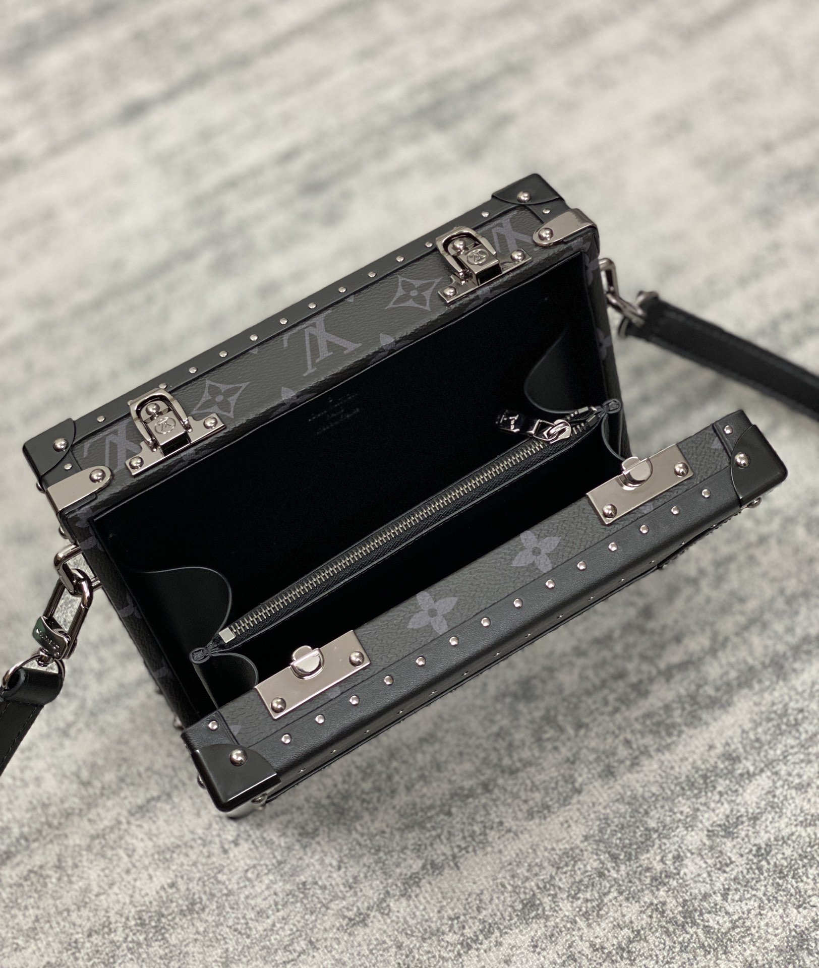 Louis Vuitton LV Clutch Box M20251