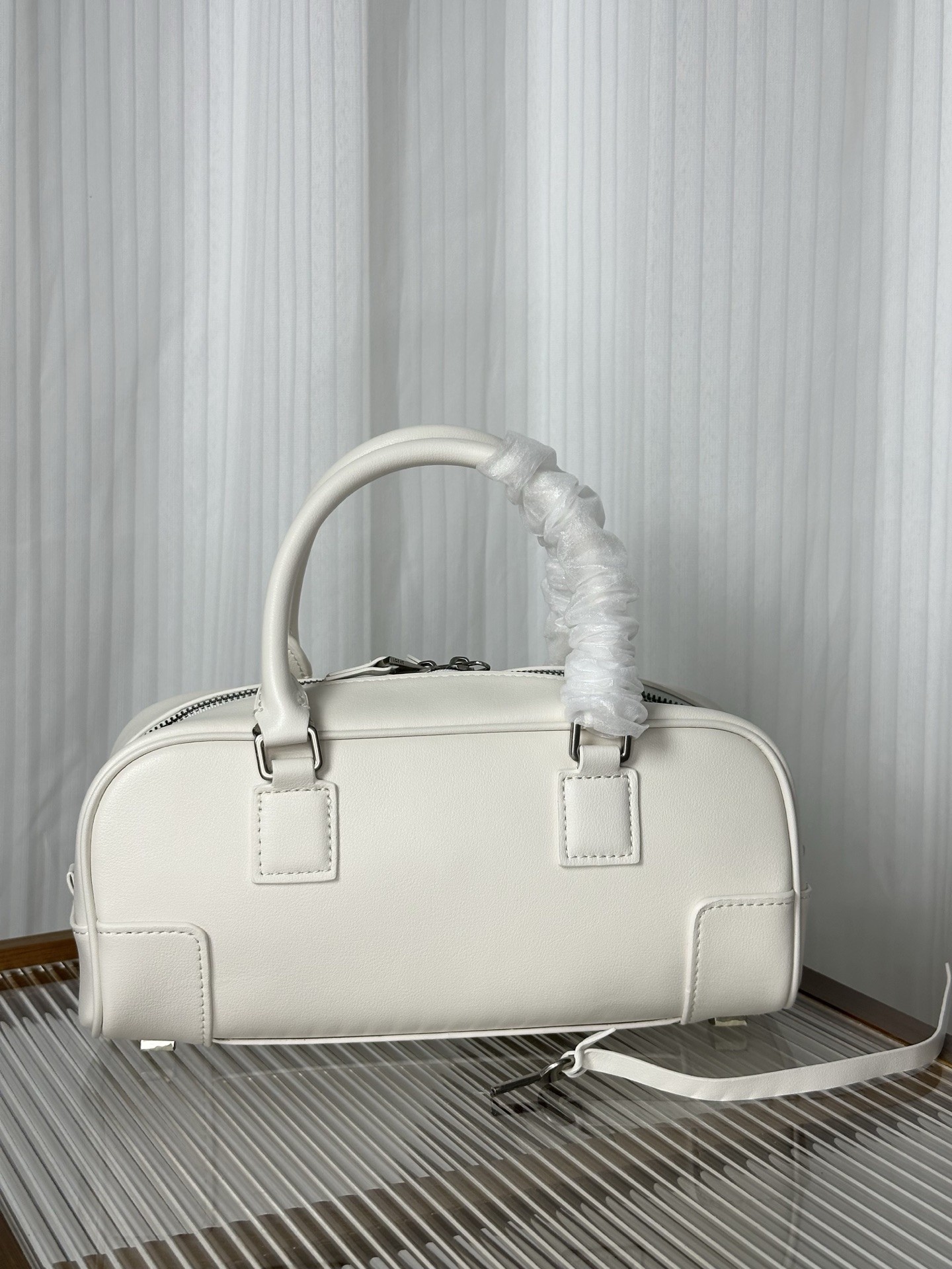 Loewe Amazona 23 White Boston Nappa Leather Padlock Detail Handle Shoulder Bag - KAIROO