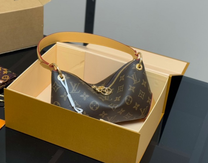 Louis Vuitton LV High End Vintage Cow Horn Bun