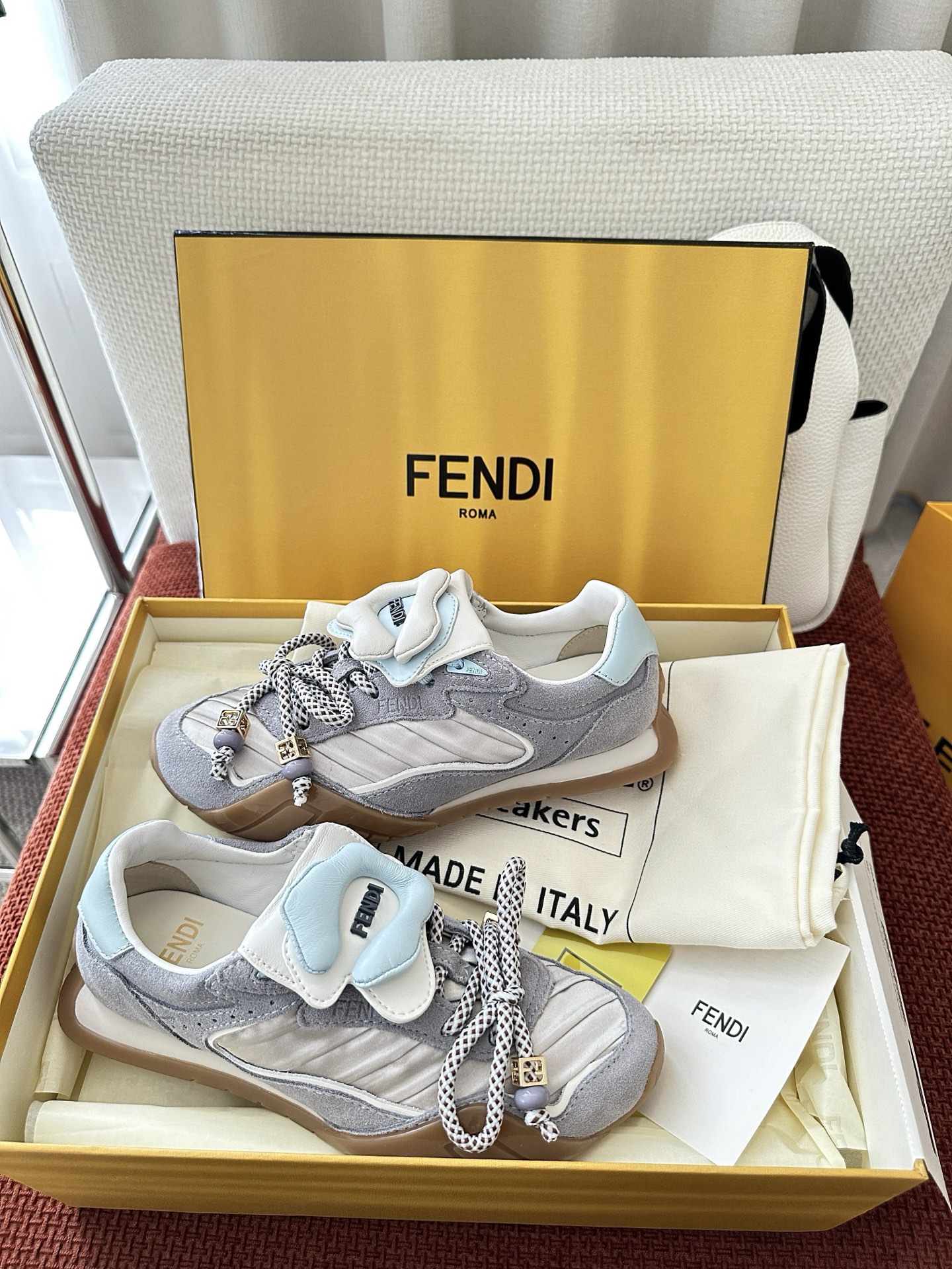 Fendi Baby Blue Round Toe Flower Patch Wave Textured Fabric Low-Top Sneakers - KAIROO