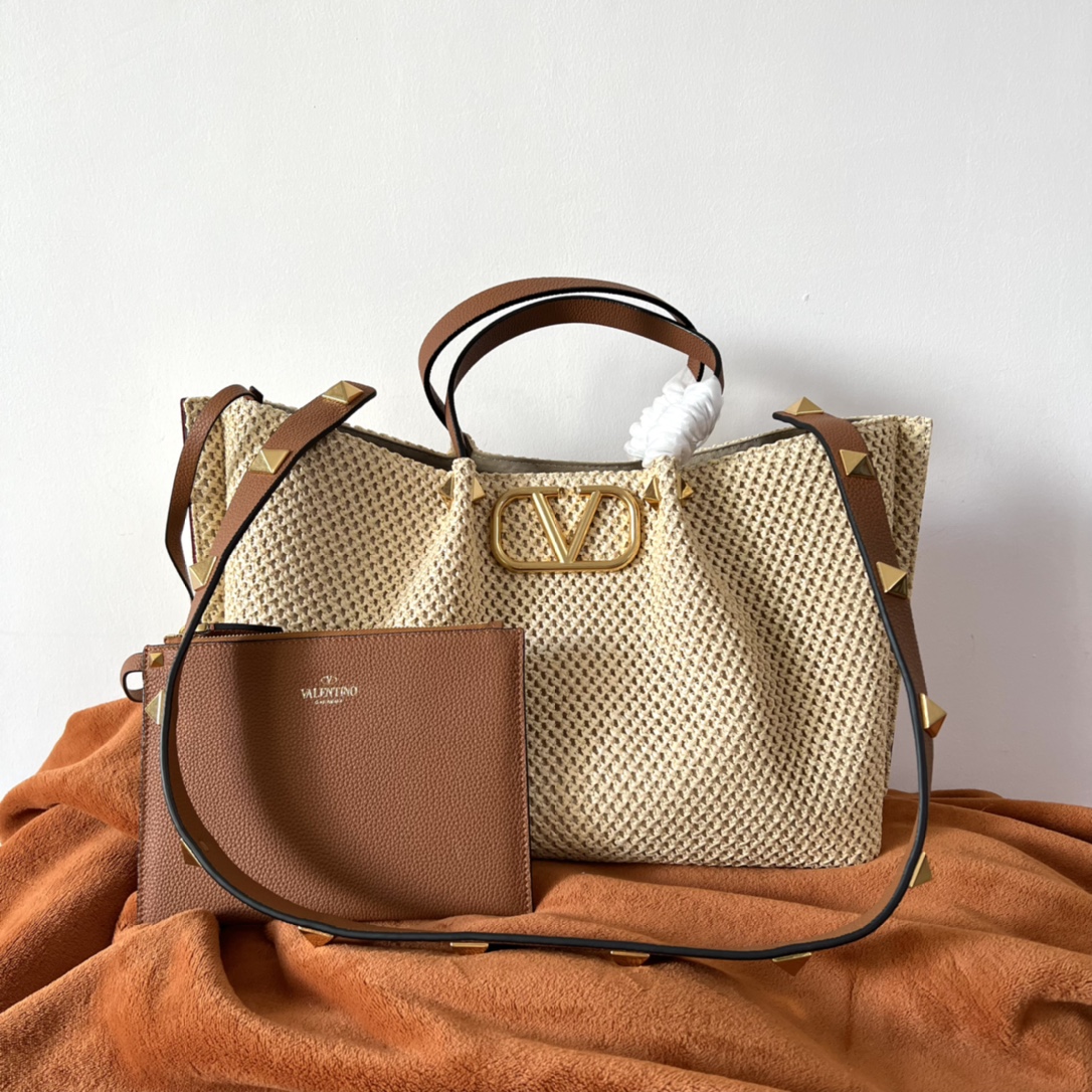 Valentino Garavani Tote in Natural Raffia