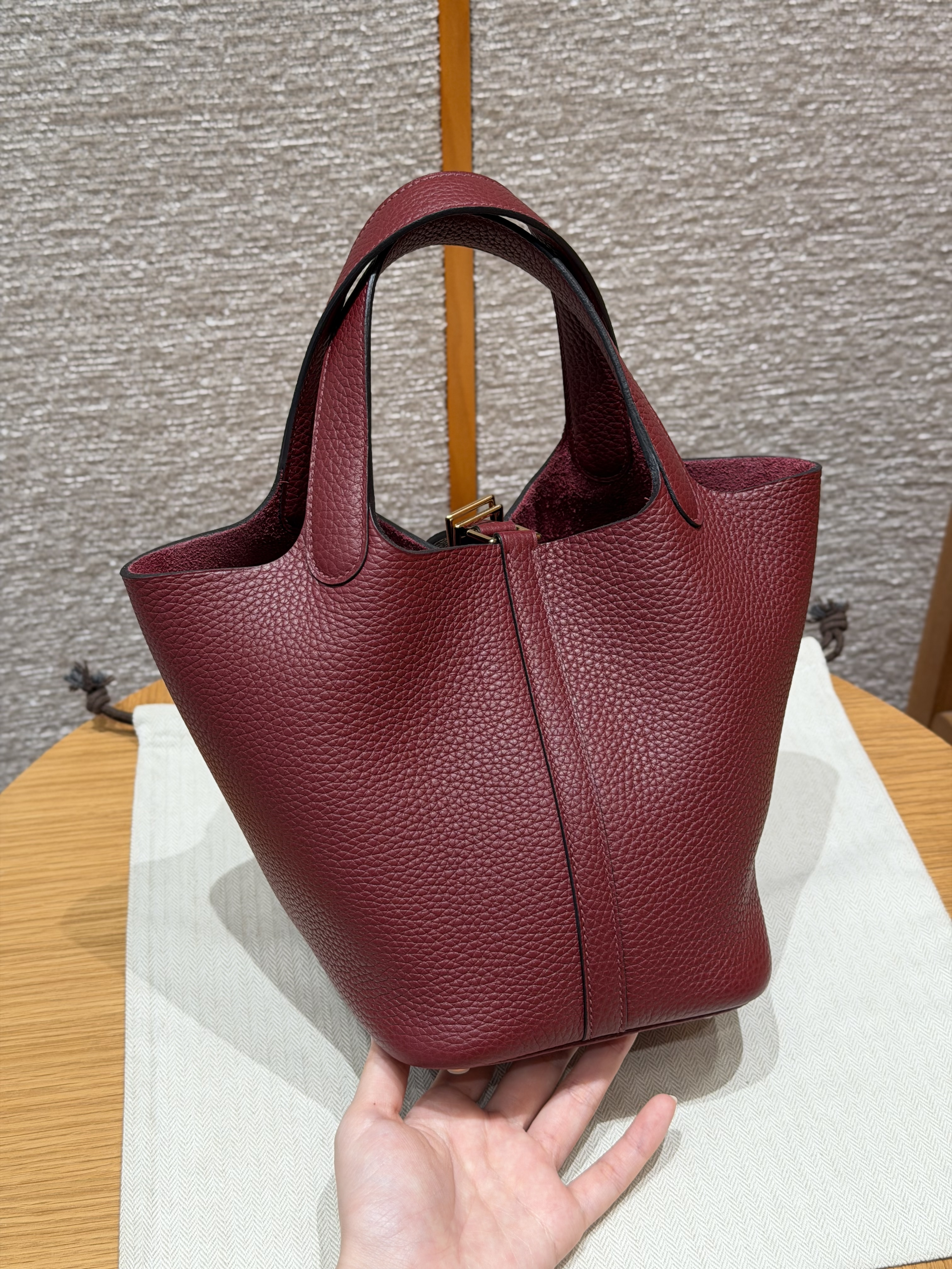 Hermes Bordeaux Clemence Picotin 18