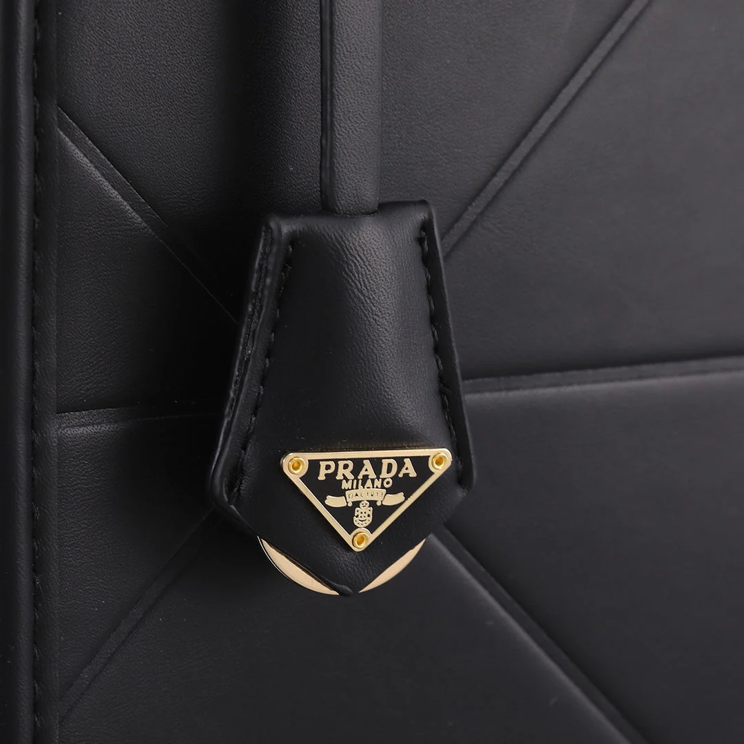 Prada  LARGE 39 TOTE IN BLACK CALFSKIN GOLD HARDWARE