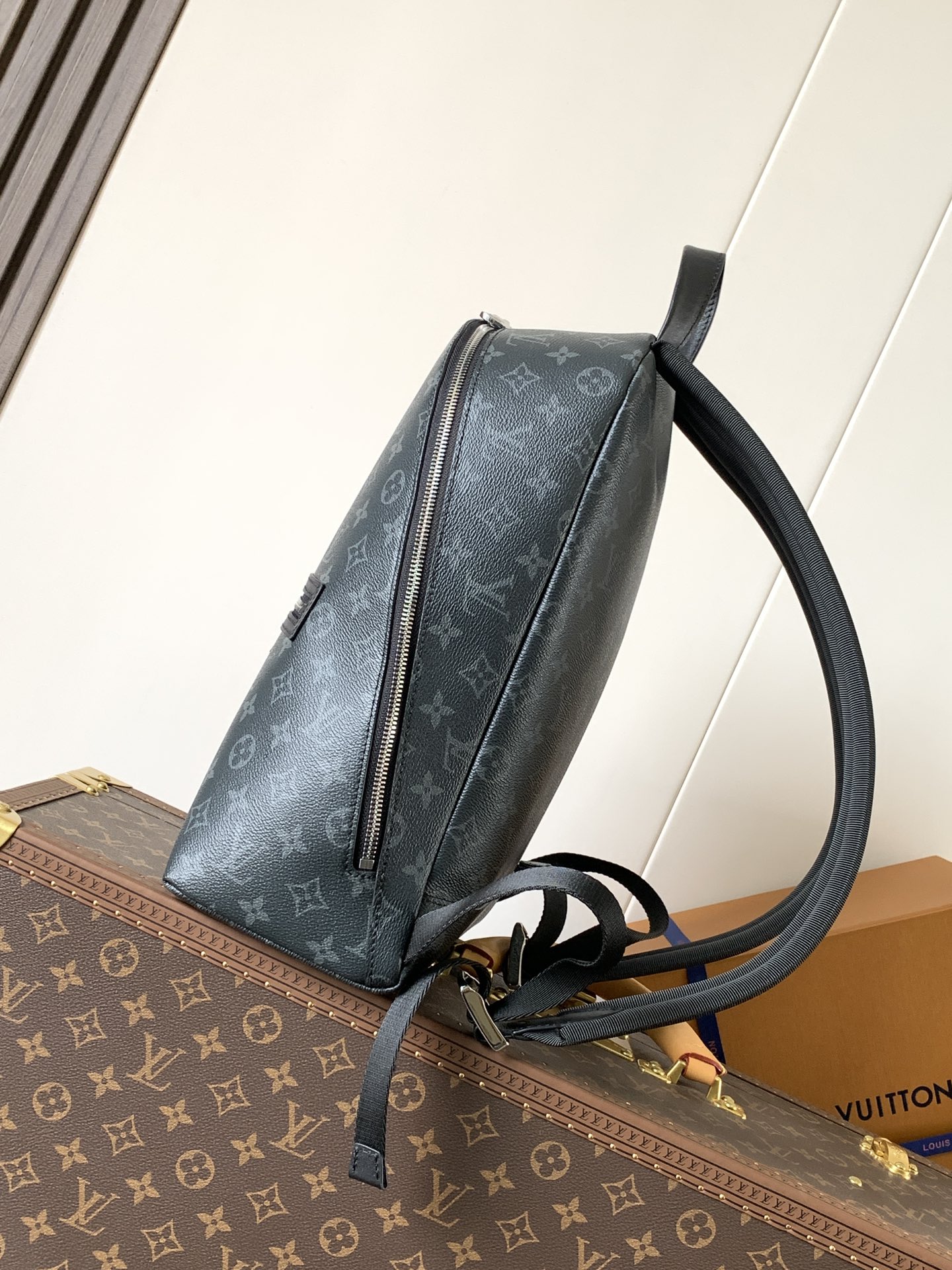 LV Men's Collection Bag M14020 Discovery Slim Backpack