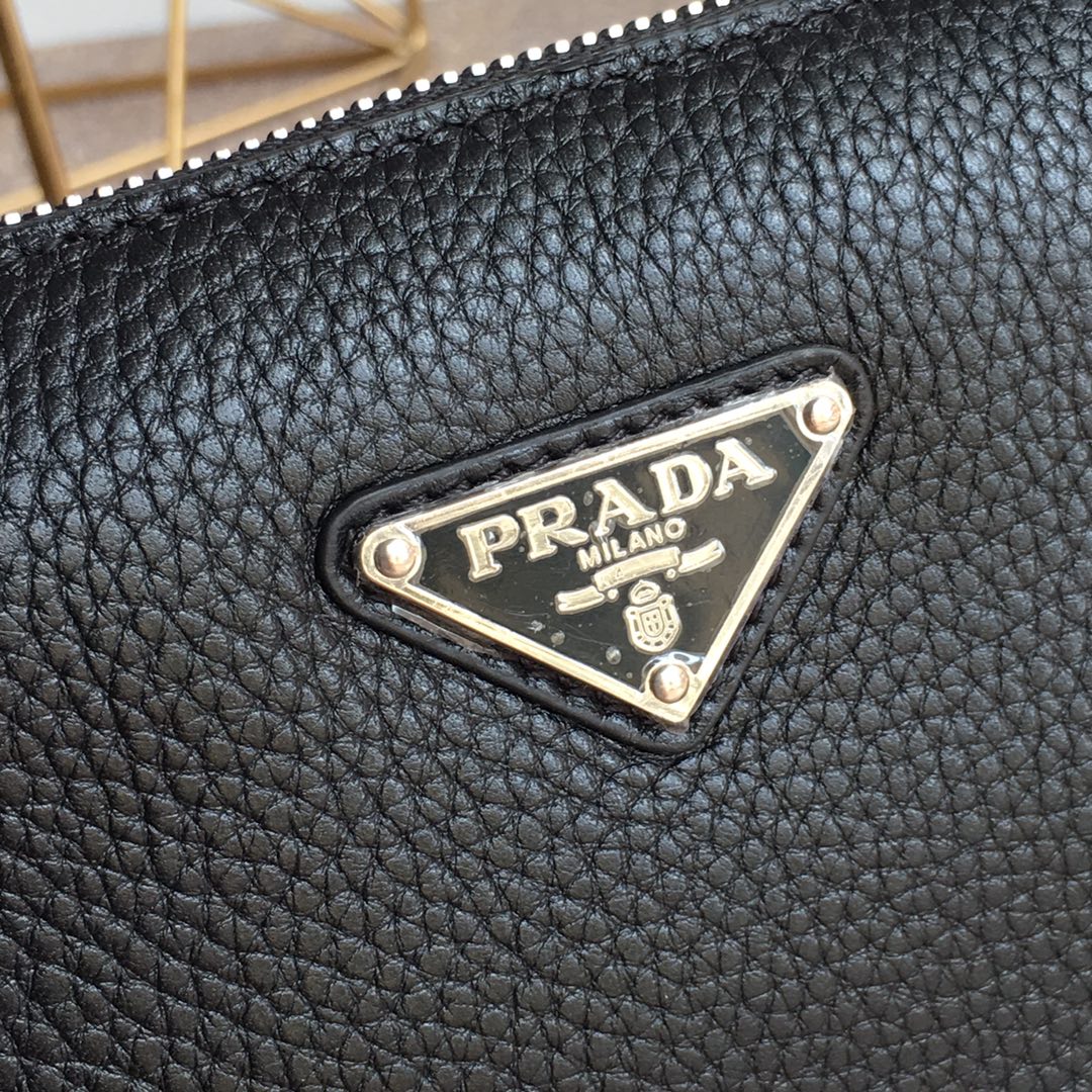 Prada CLUTCH 29 IN BLACK GRAINED CALFSKIN SILVER HARDWARE