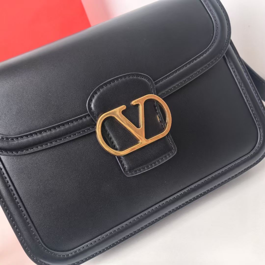 Valentino Garavani 9T05 Shoulder Bag in Smooth Calfskin-Black
