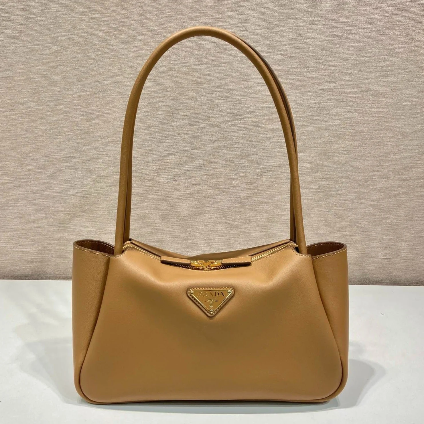 Prada  28 LARGE BEIGE CALFSKIN HANDBAG