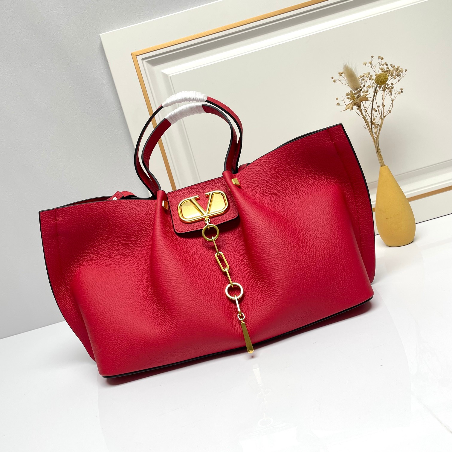 Valentino VLogo Rosso V Garavani Escape Grained Leather Gold Chain Tassel Shopping Tote Bag With Pouch - KAIROO