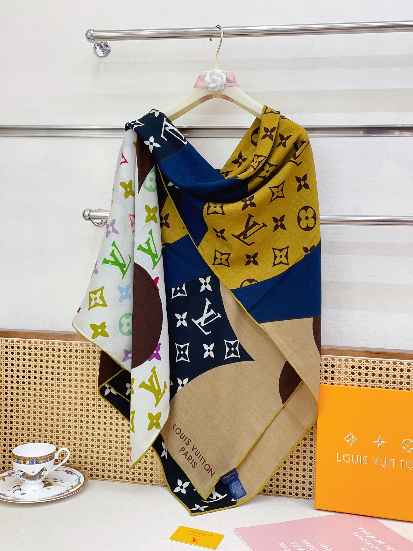 Louis Vuitton LV Sweet Escape Shawl 140cm