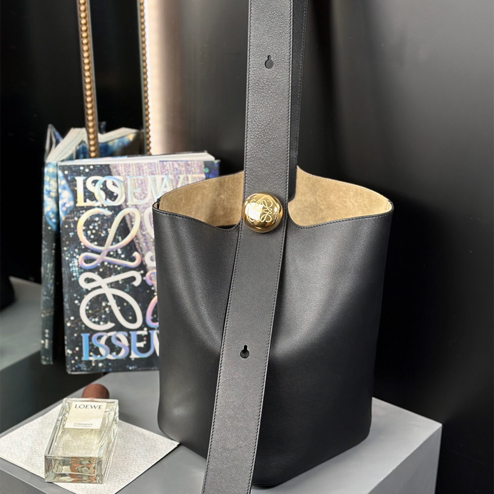 LOEWE Medium Pebble Bucket Bag