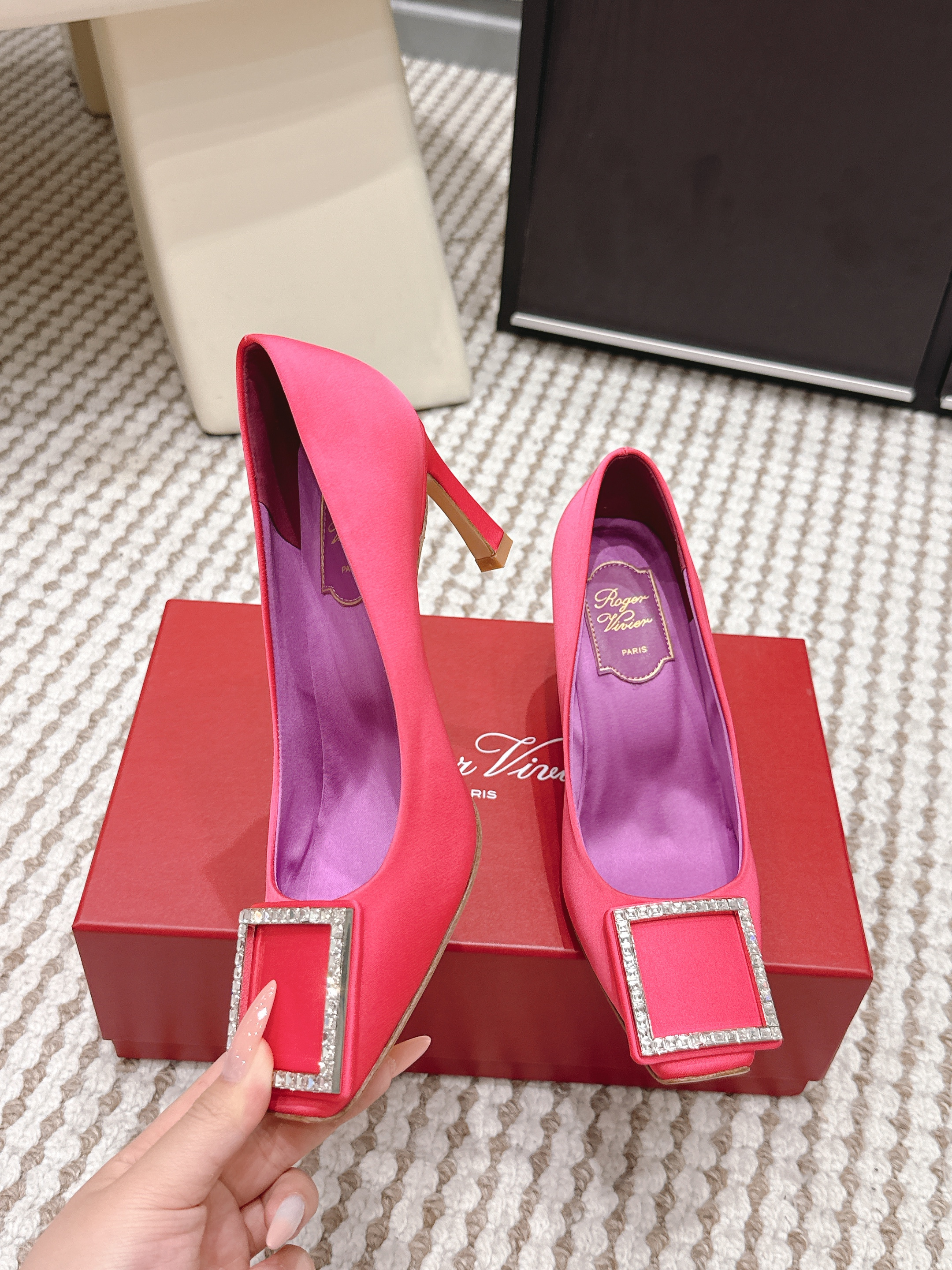 Roger Vivier Satin and crystals Pumps