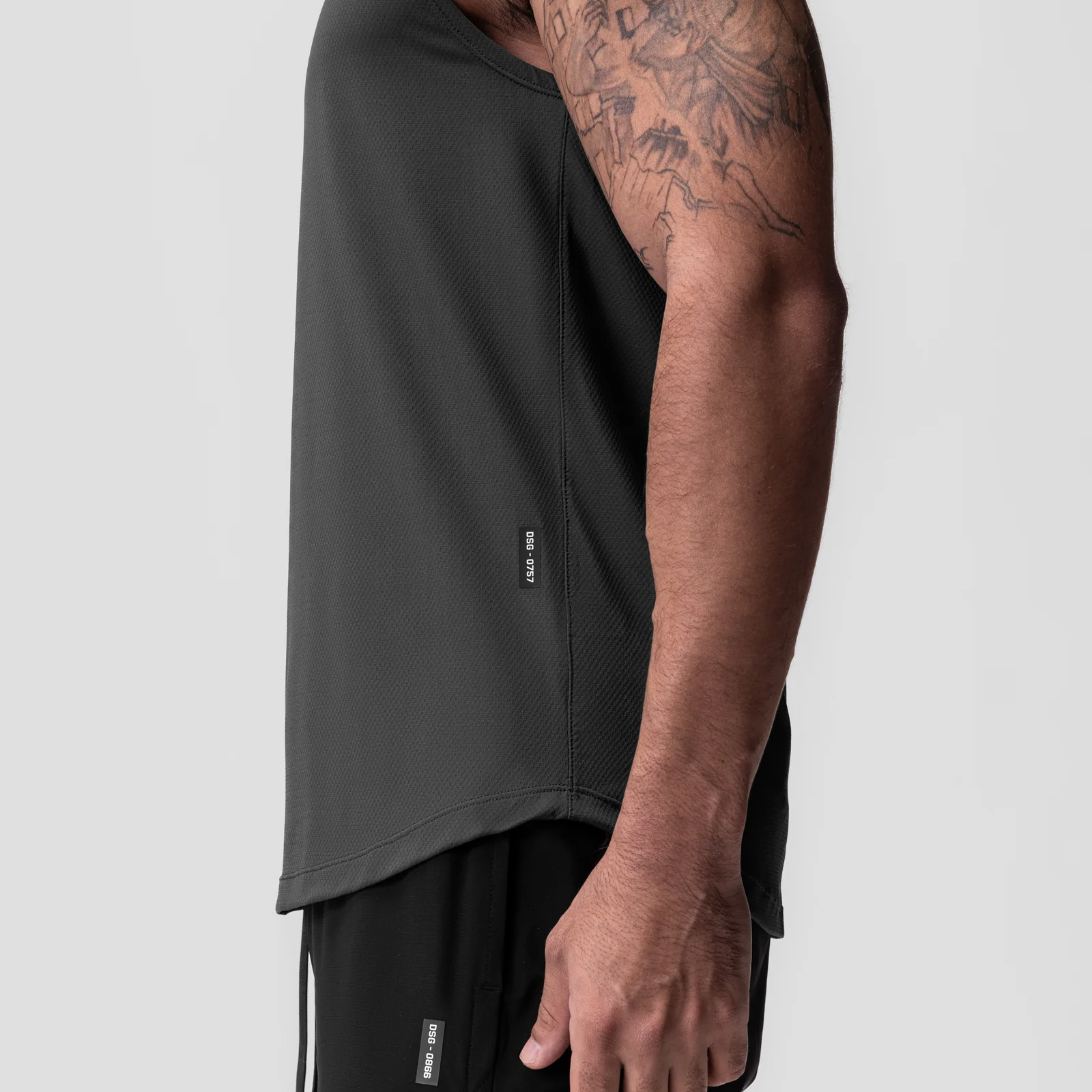 0757. AeroSilver Cutoff Tank - Space Grey