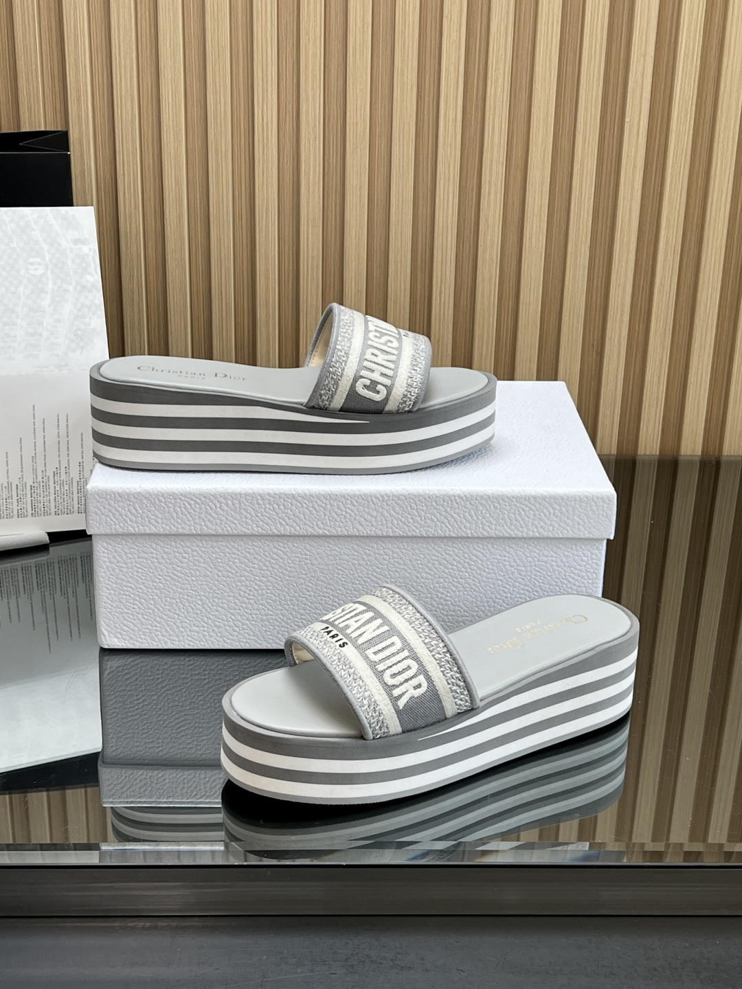 Women' Dior 𝐈𝐕𝐈𝐄𝐓𝐀 𝐃𝐖𝐀𝐘 Platform Slide