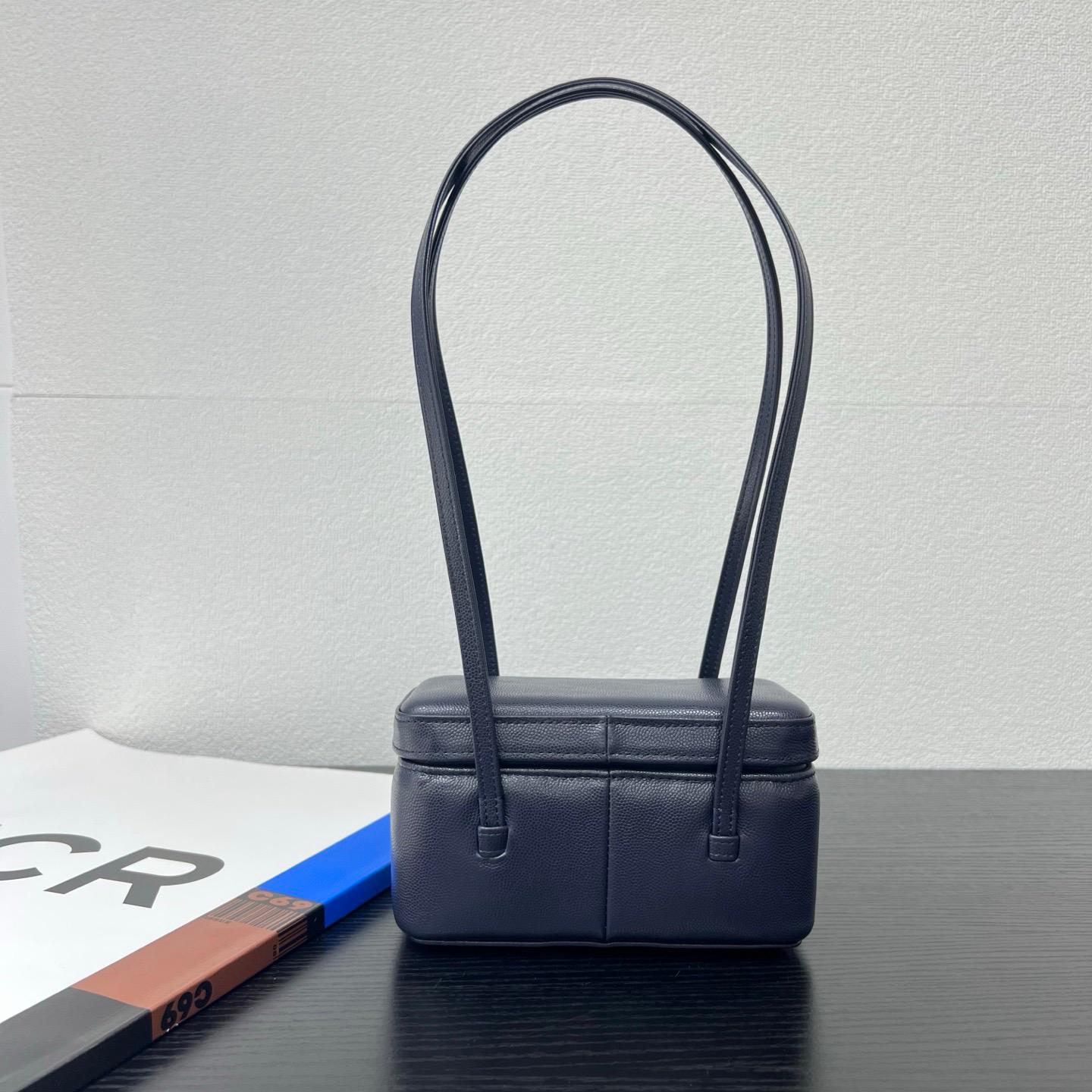Chanel 26S/26P cosmetic case underarm bag