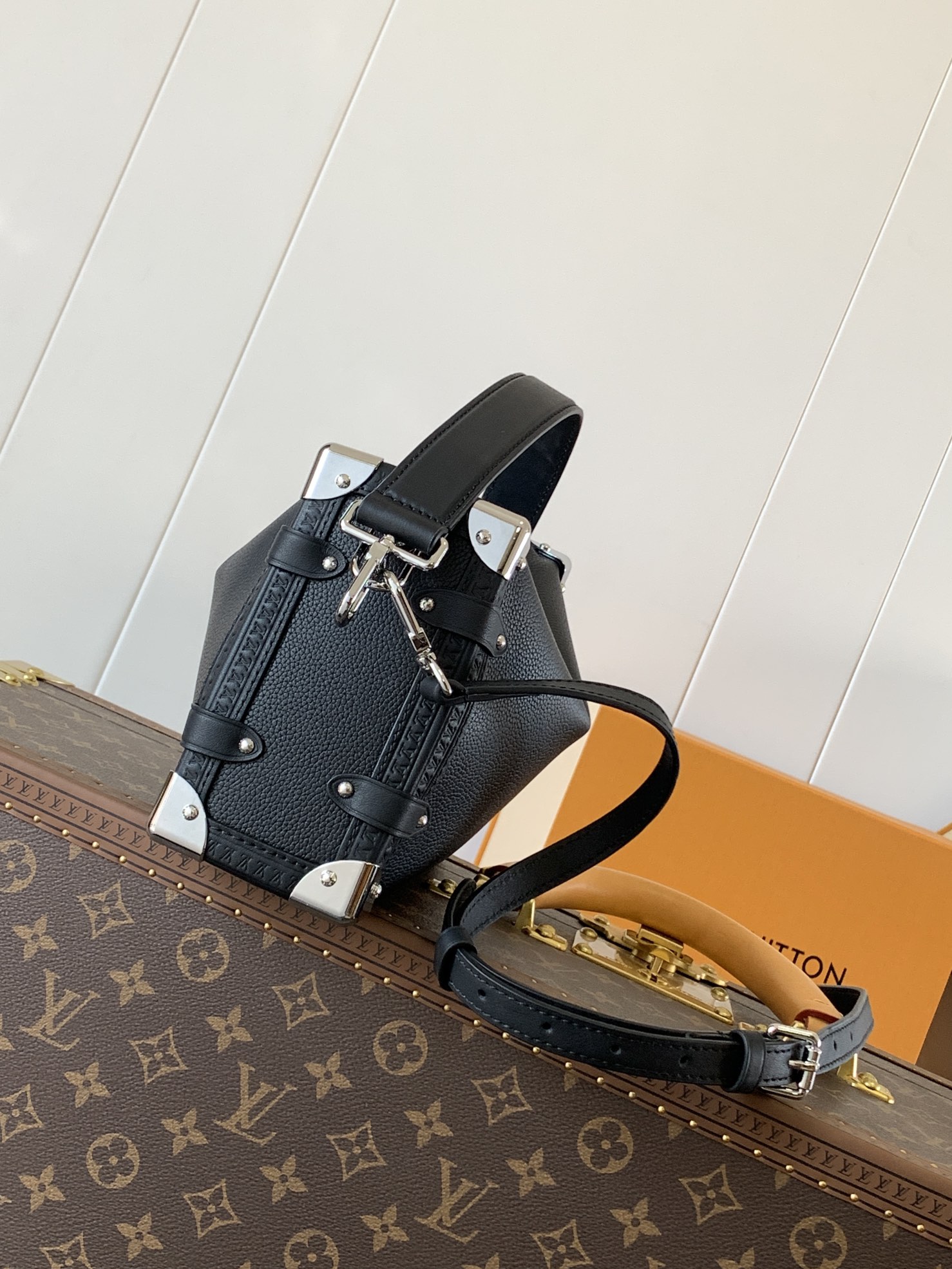 M25160 Side Trunk MM Bag in Black Grained Calf leather