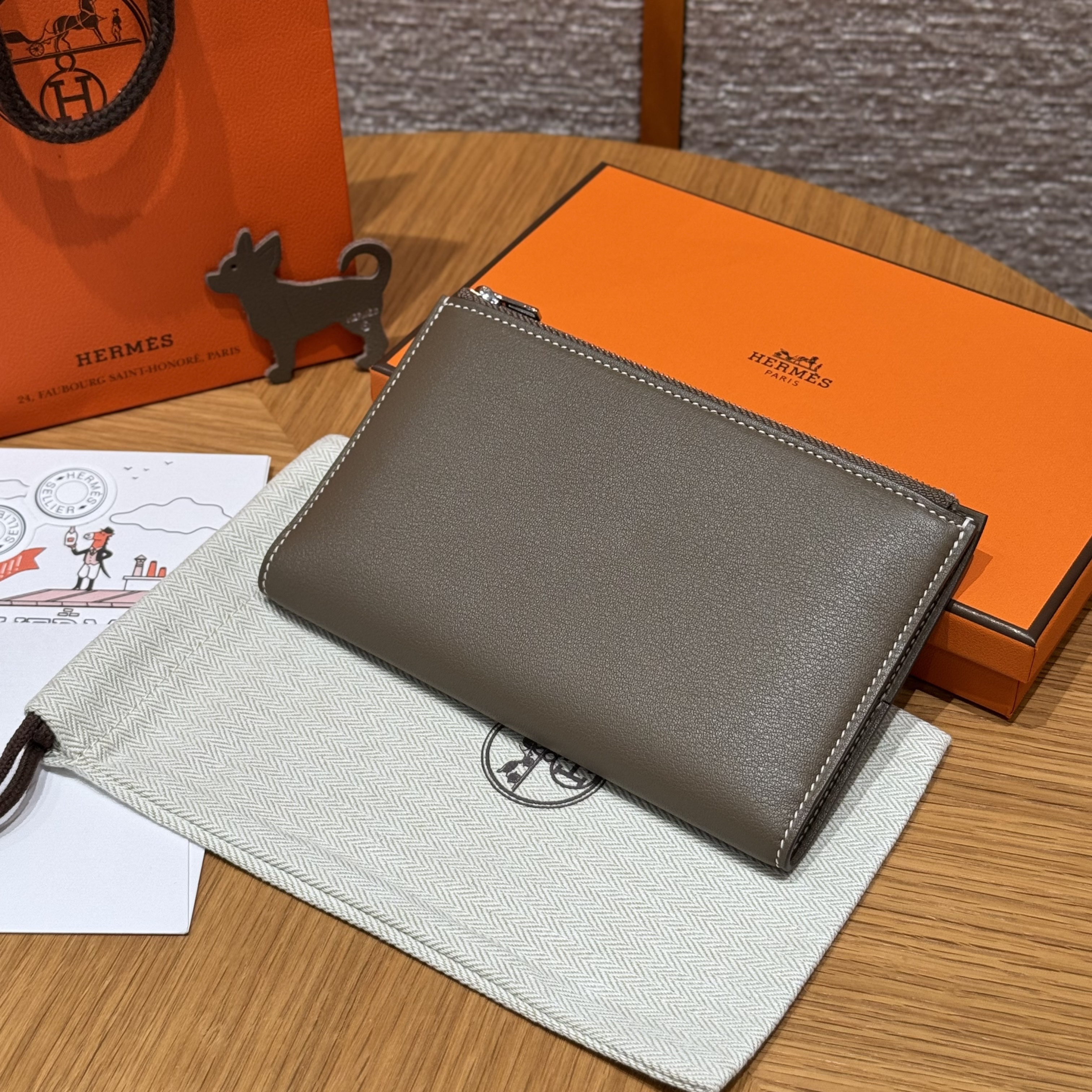 Hermes Etoupe Swift Eazip PM verso book cover