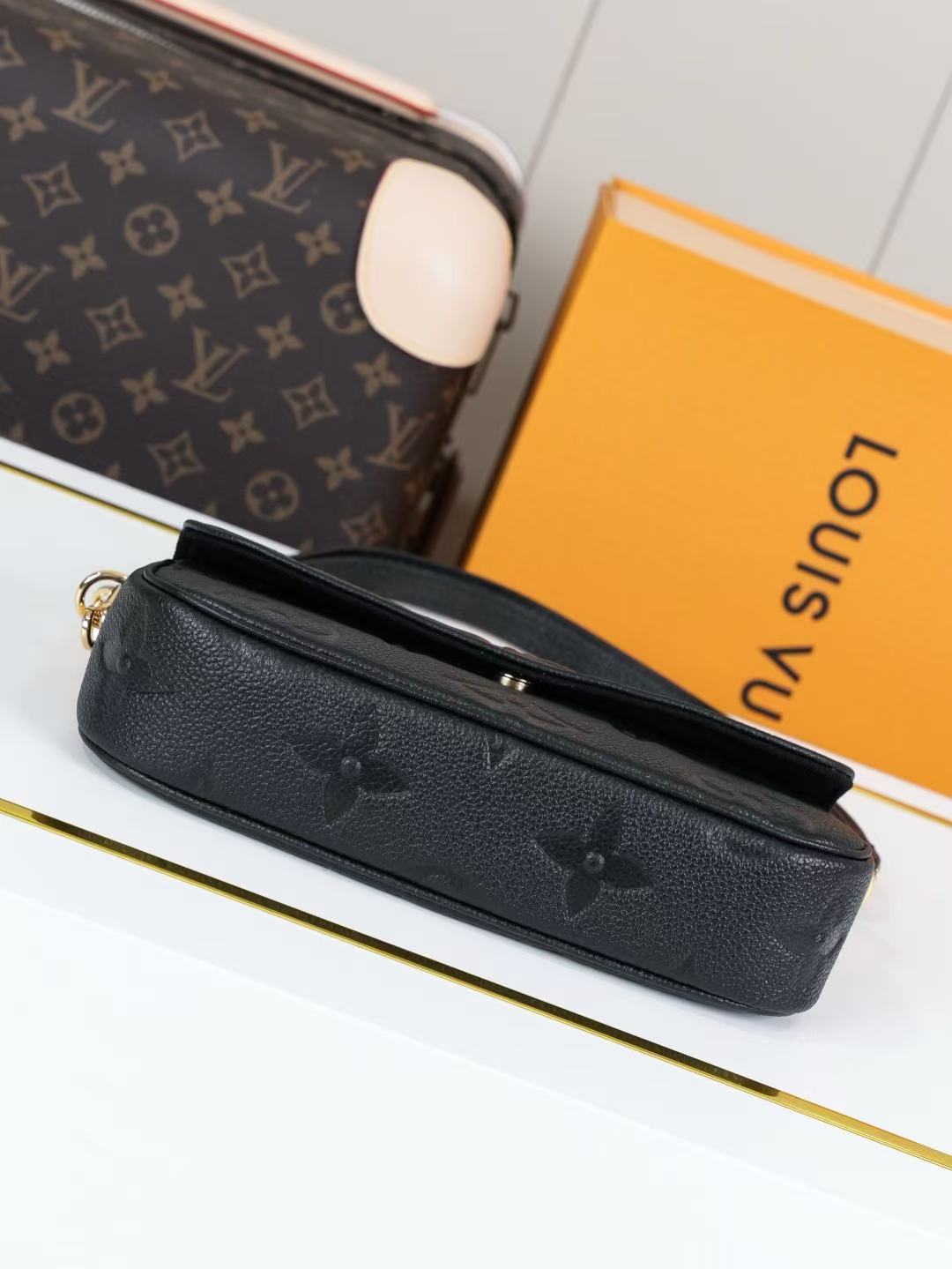 Louis Vuitton LV On Chain Ivy handbag